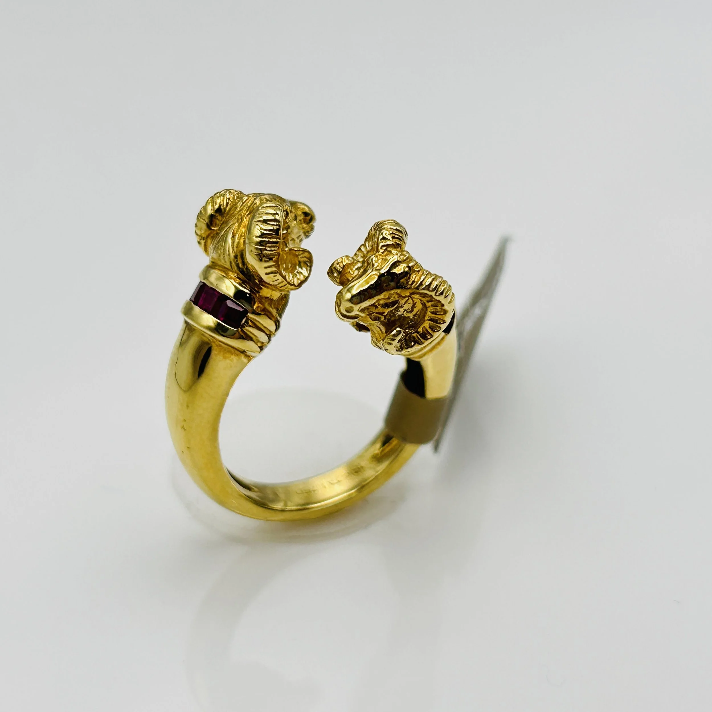 18 karat yellow gold Ruby ring with Diamonds - ANR-007