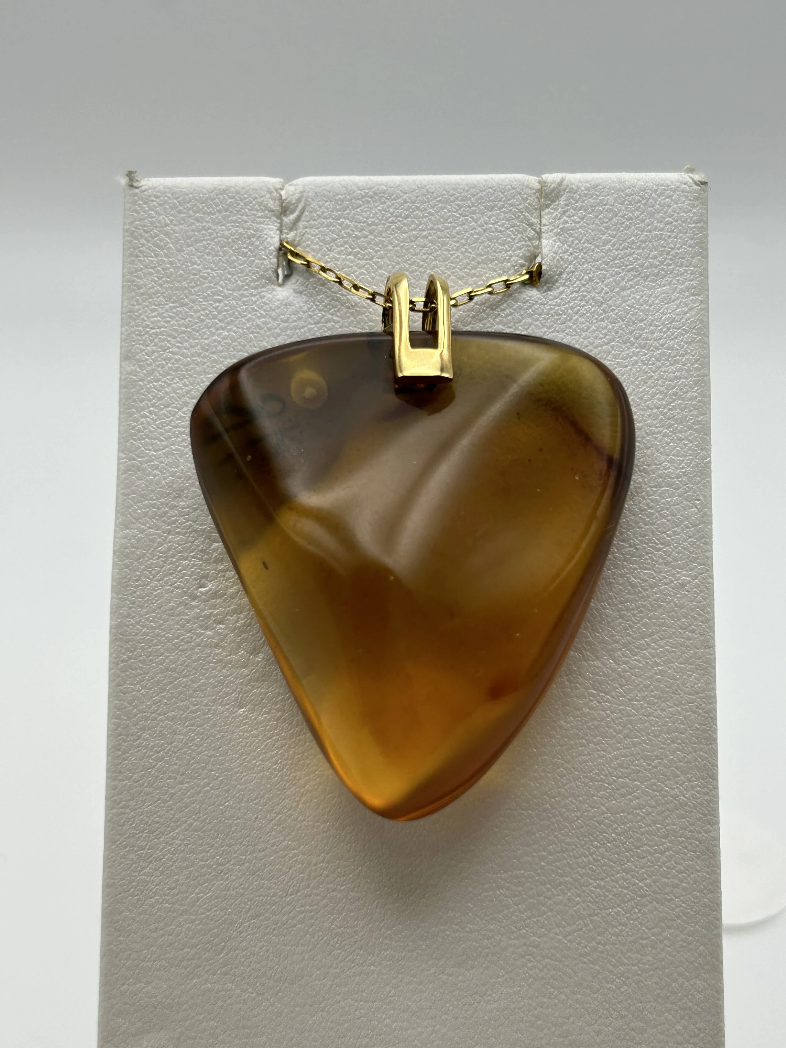 18 karat yellow gold Amber Pendant