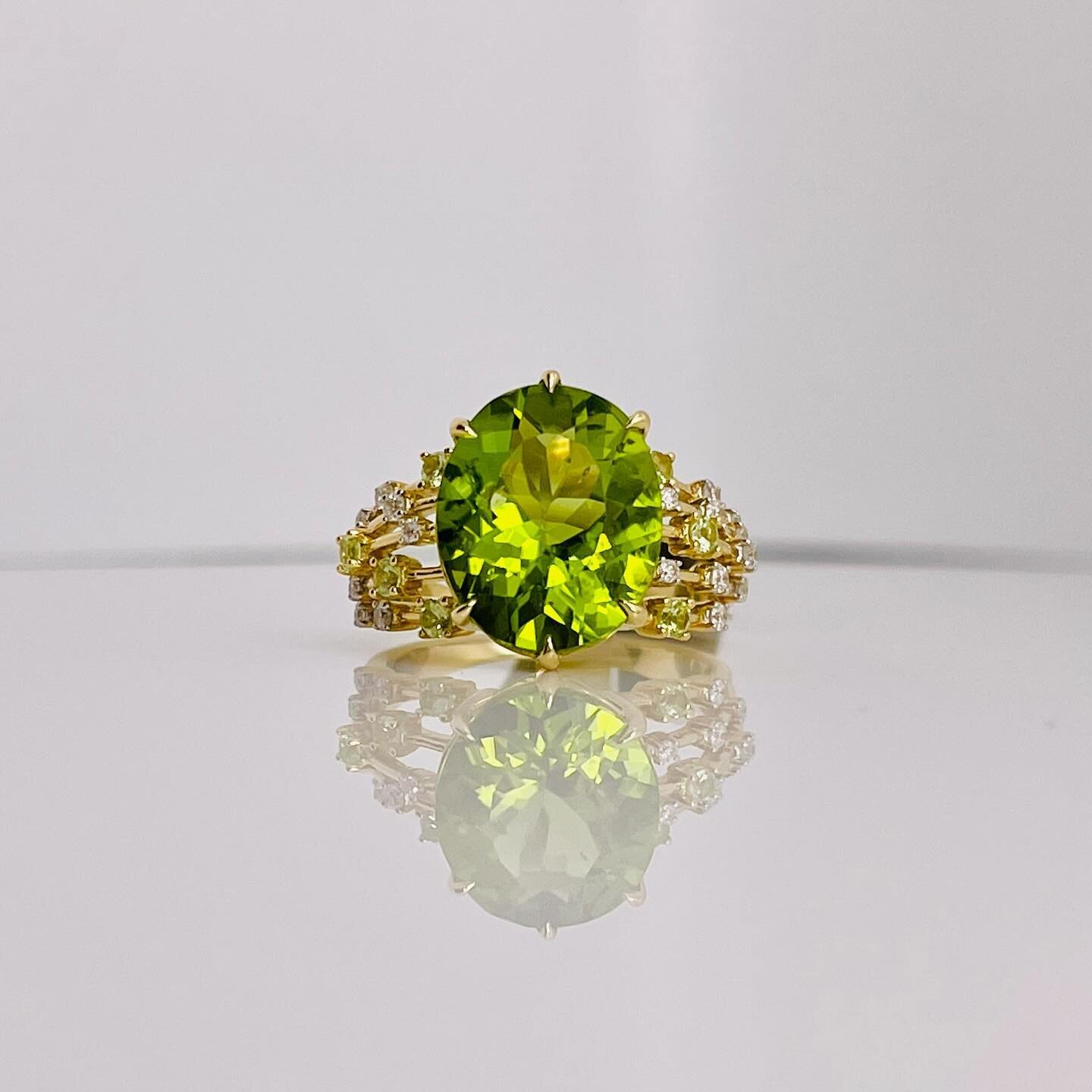 18 karat yellow gold Peridot ring with Dismonds

Need more information?
Please message us.

#finejewel #gold #earring #ring #necklace #everyday
#18k #18kgold #18kwhitegold #18kyellowgold #whitegold #jewellery #jewelry #canadianmade #craftsman
#love #