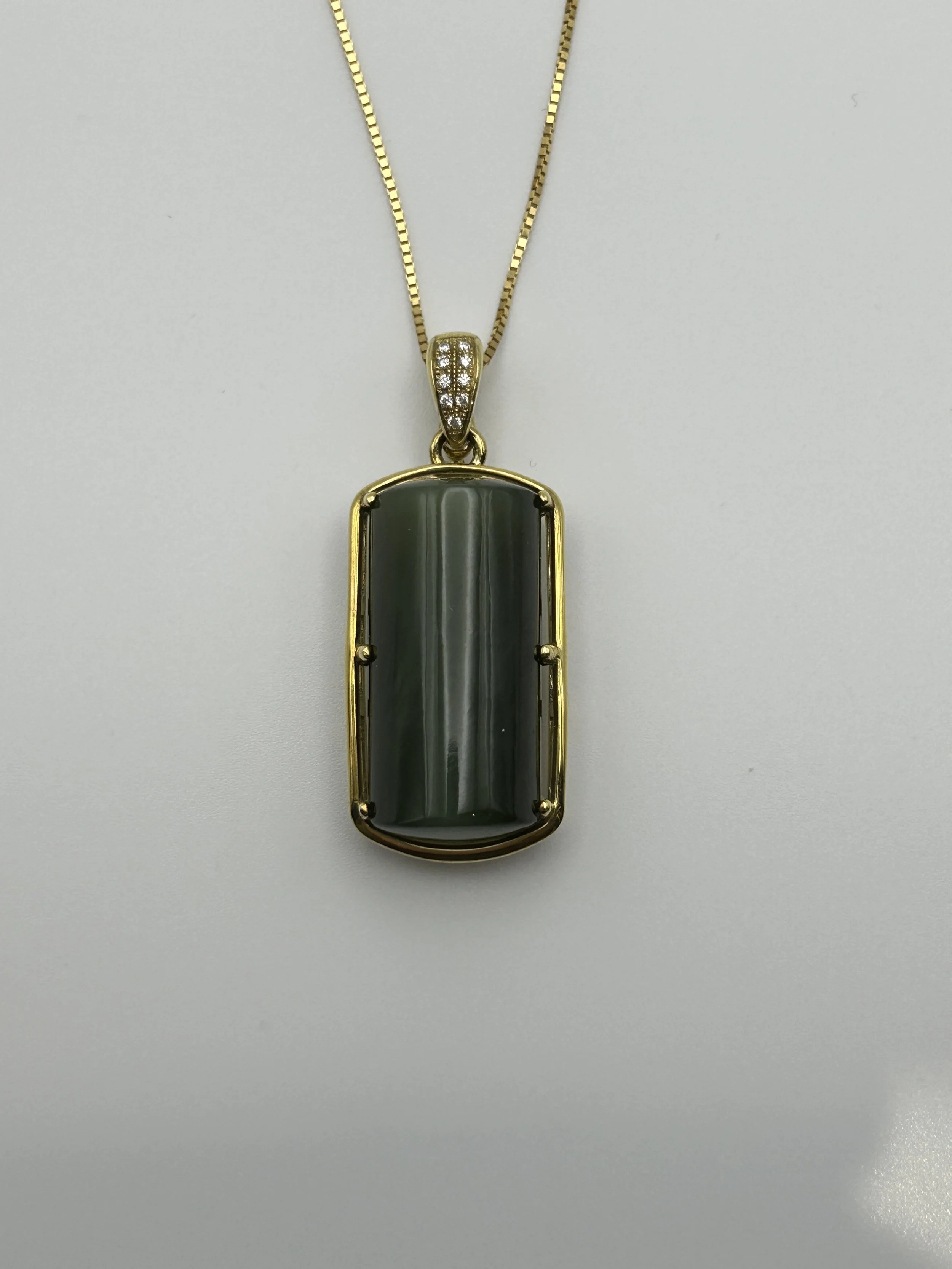 18 karat yellow gold Siberian Jade Cat's-eye pendant - ASP100 #01-541-14