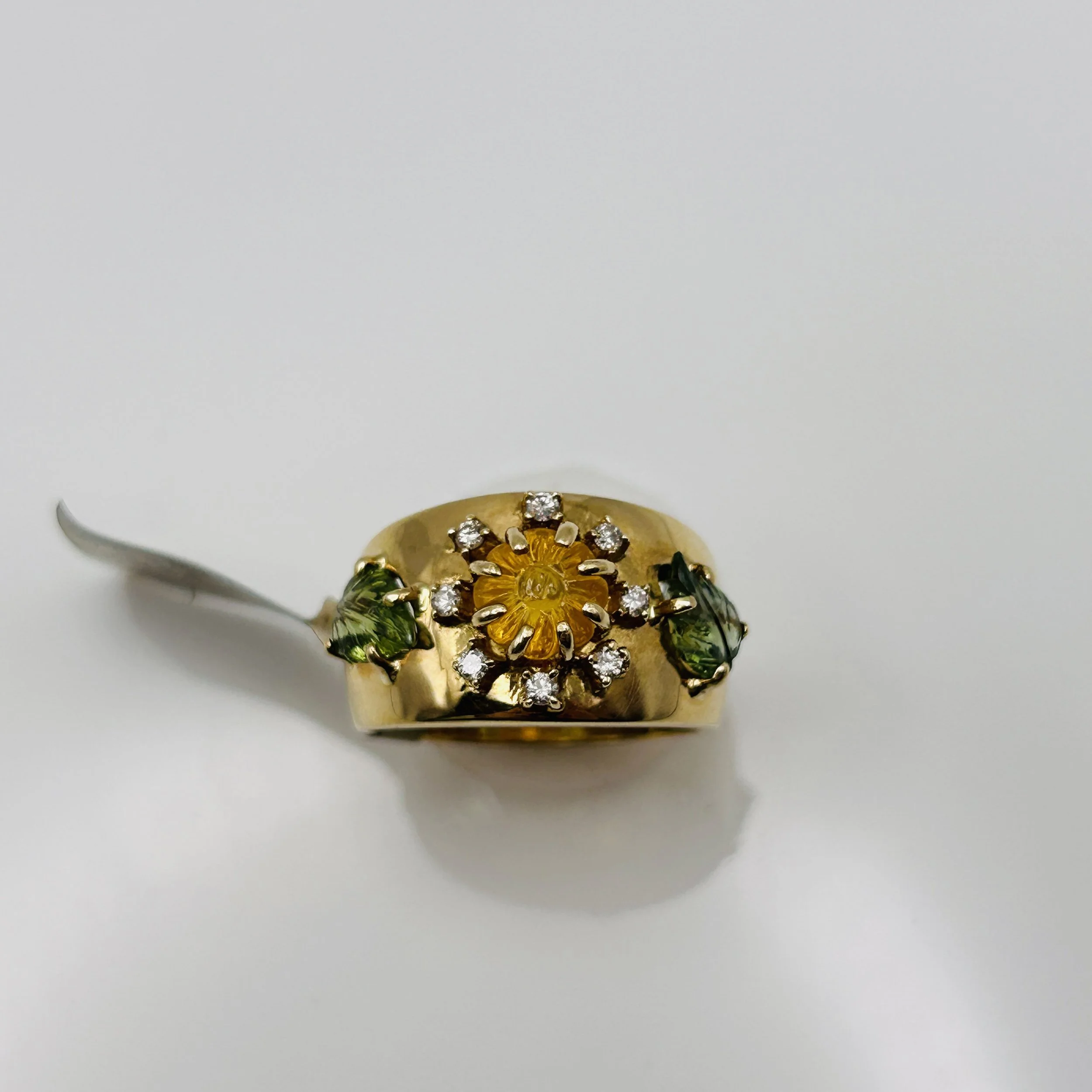 14 karat yellow gold Yellow ad Green Sapphire ring with Diamonds -  A358