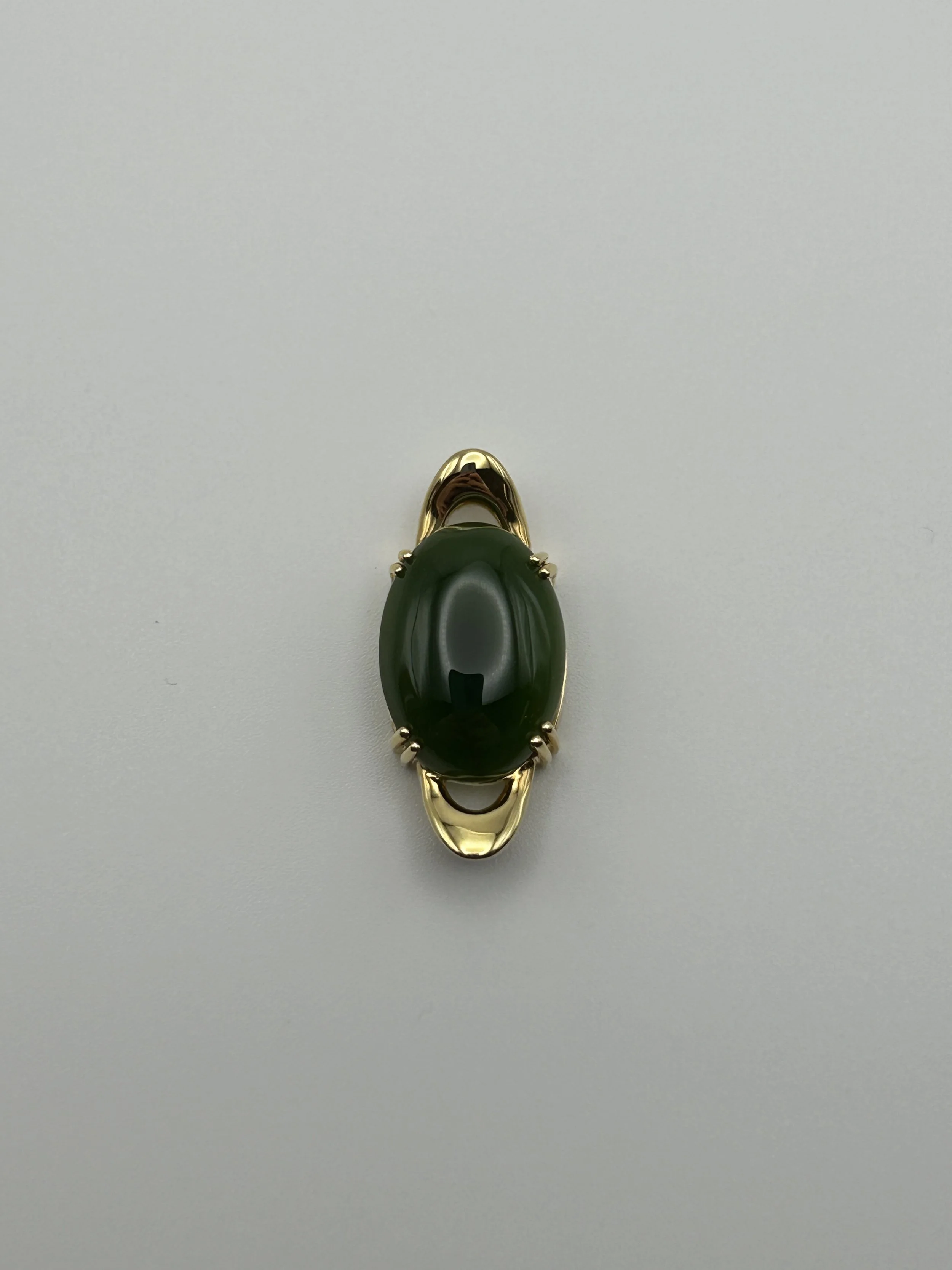 18 karat yellow gold Canadian Jade pendant