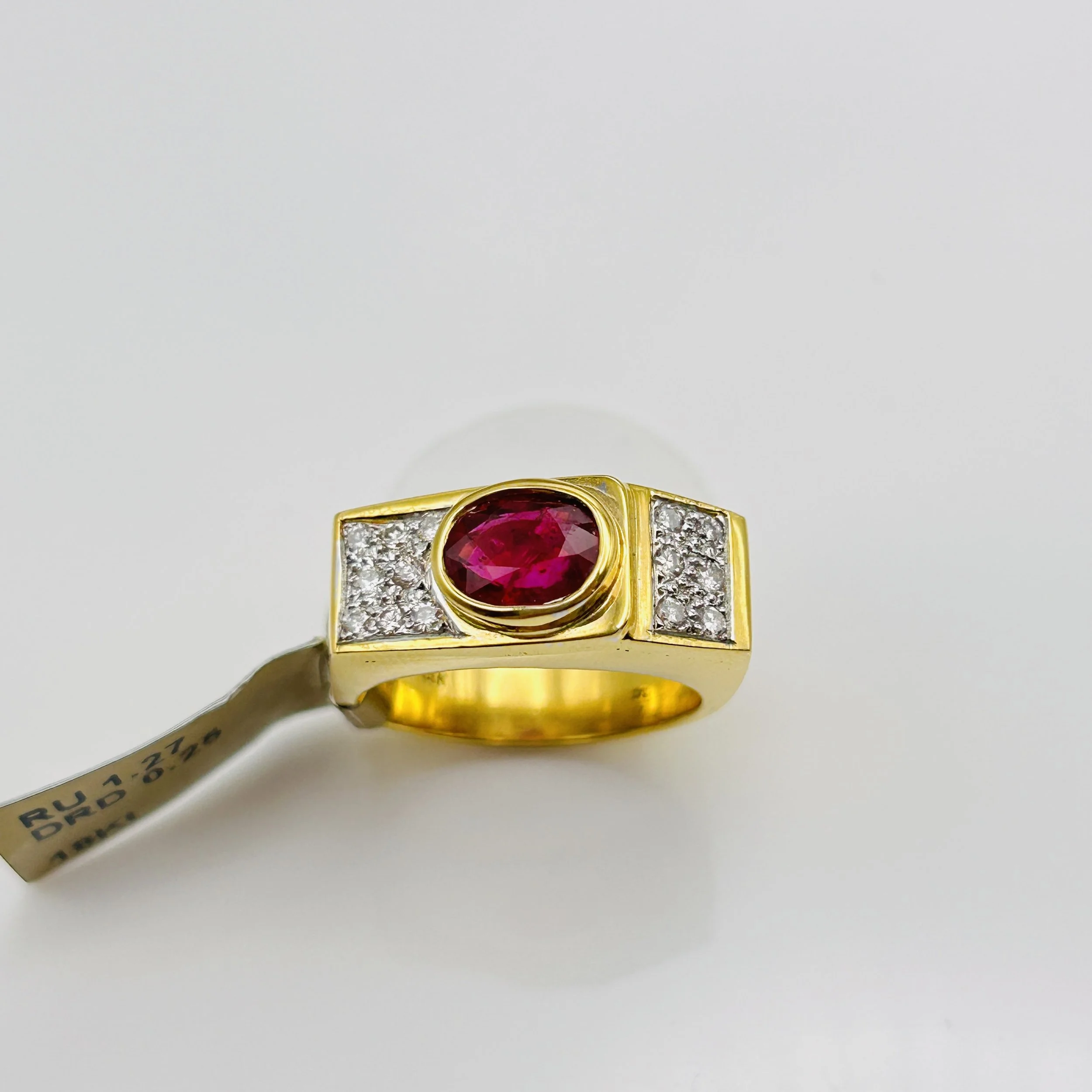 18 karat yellow gold Ruby ring with Diamonds - A-319-89