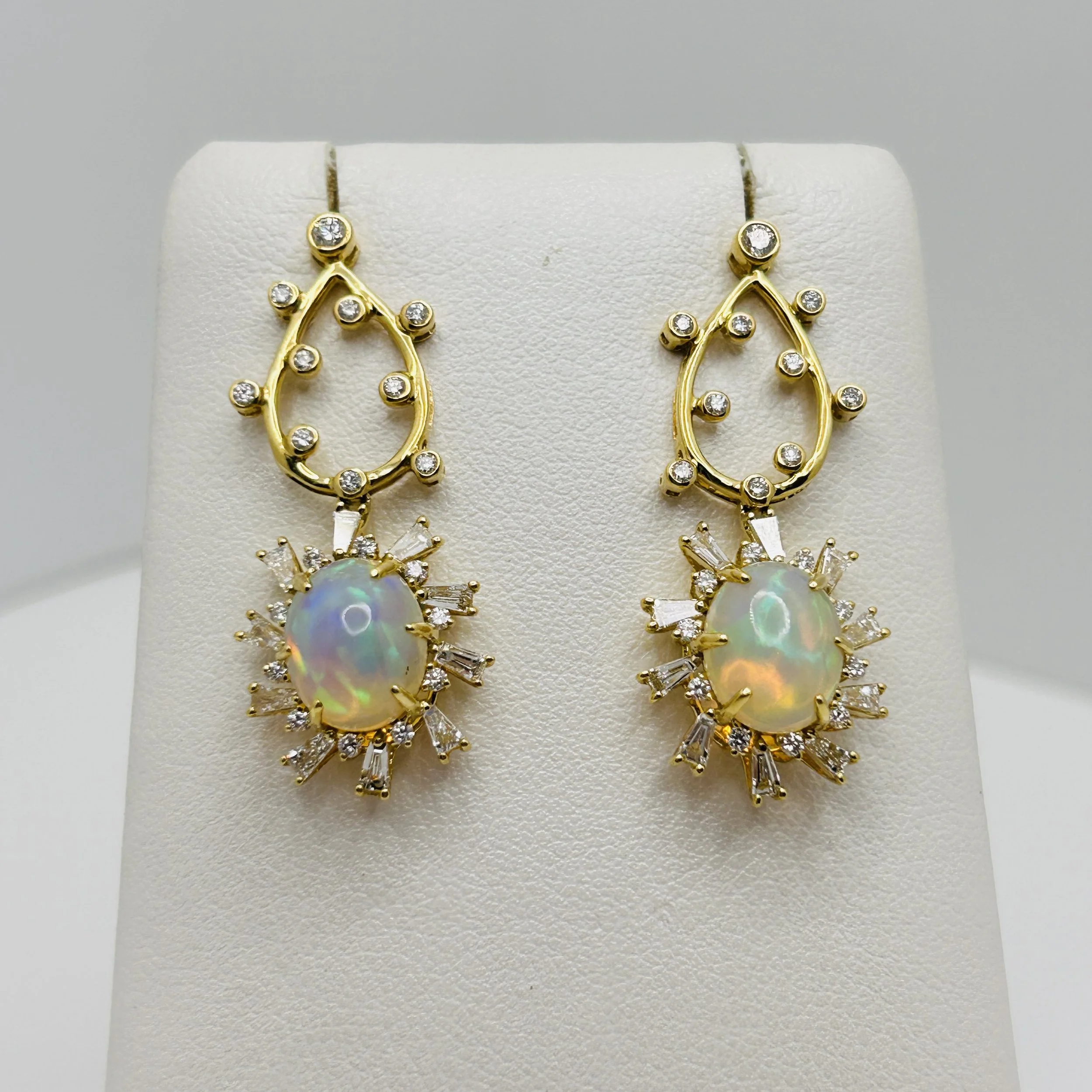 18 Karat Yellow Gold Opal earrings with Diamonds - AE9026YOP1 #12136