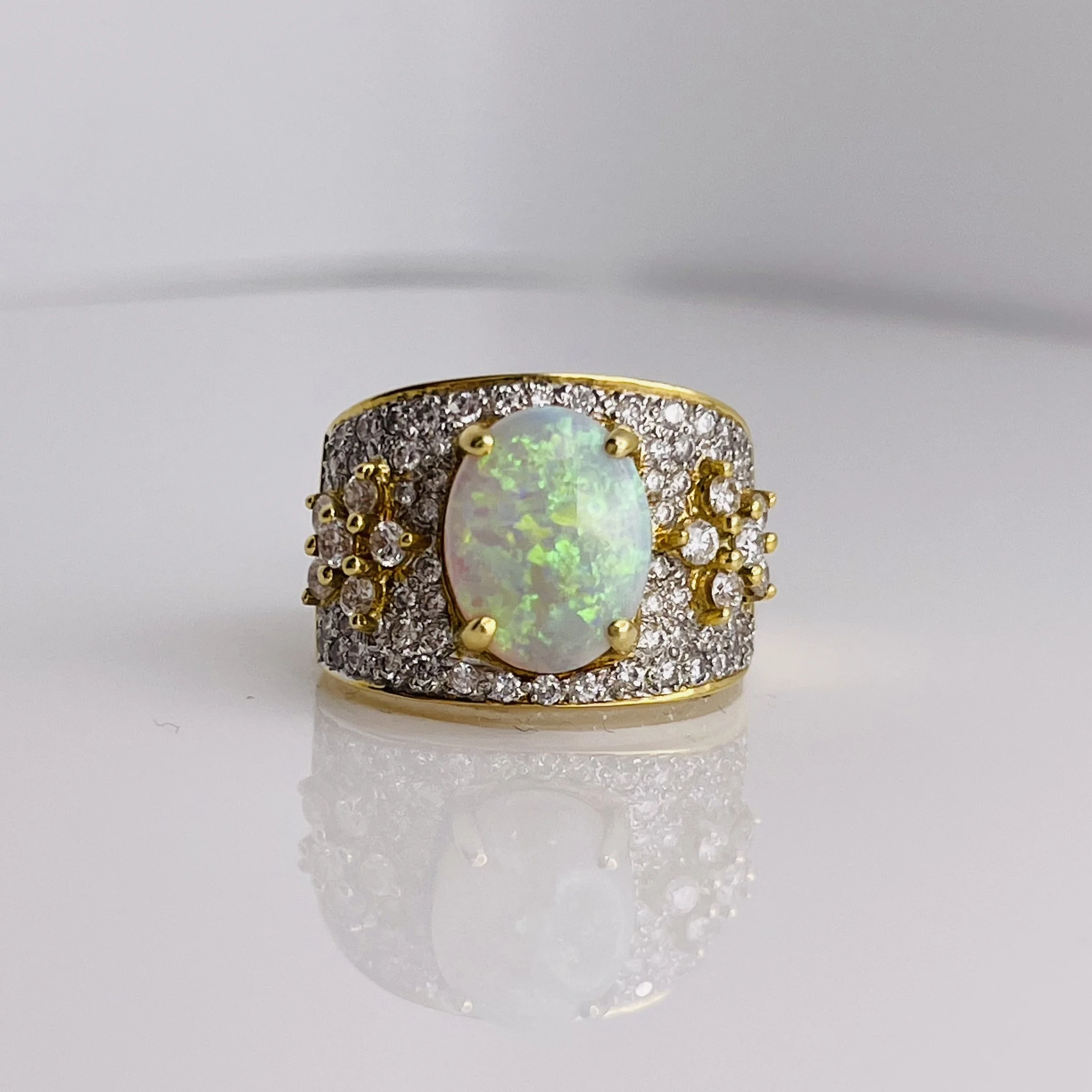18 Karat Yellow Gold Opal ring with Diamonds - A-1705-95 #0126853