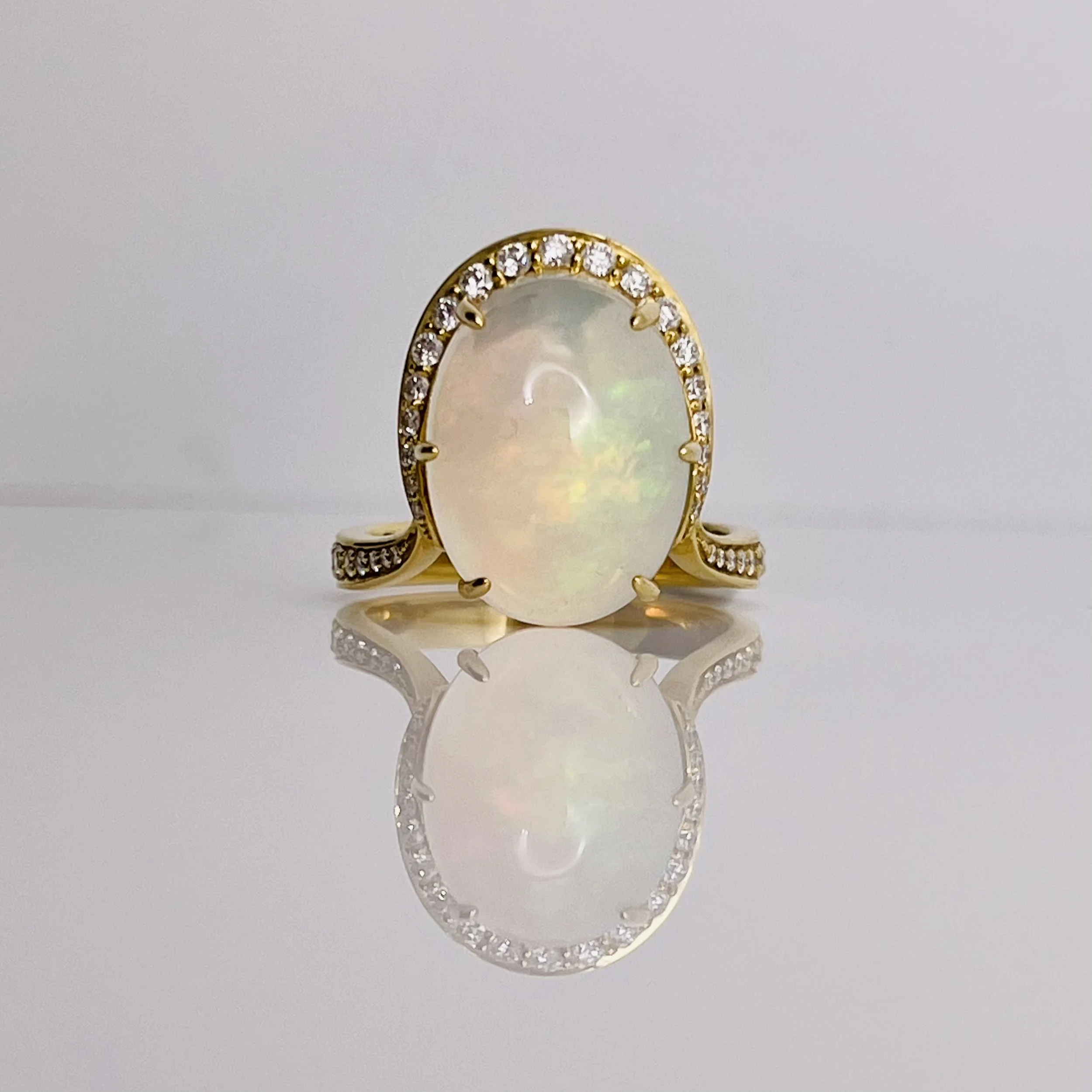 18 Karat Yellow Gold Opal ring with Diamonds -  AR9185YOP1 #11381