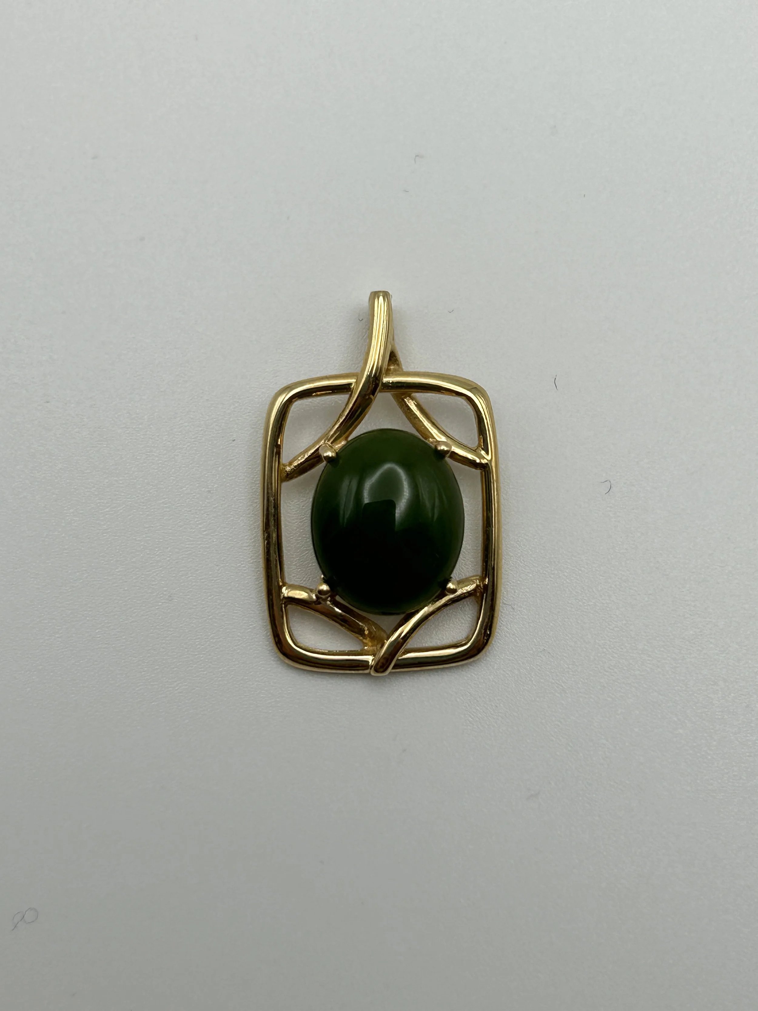 14 karat yellow gold Canadian Jade pendant
