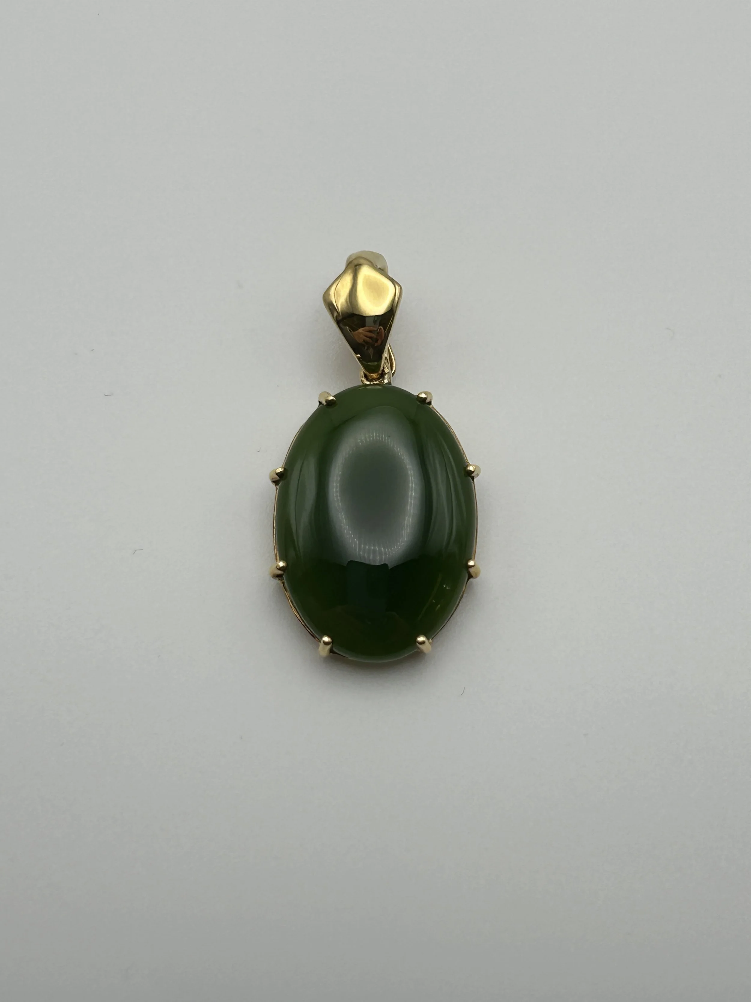 18 karat yellow gold Canadian Jade pendant