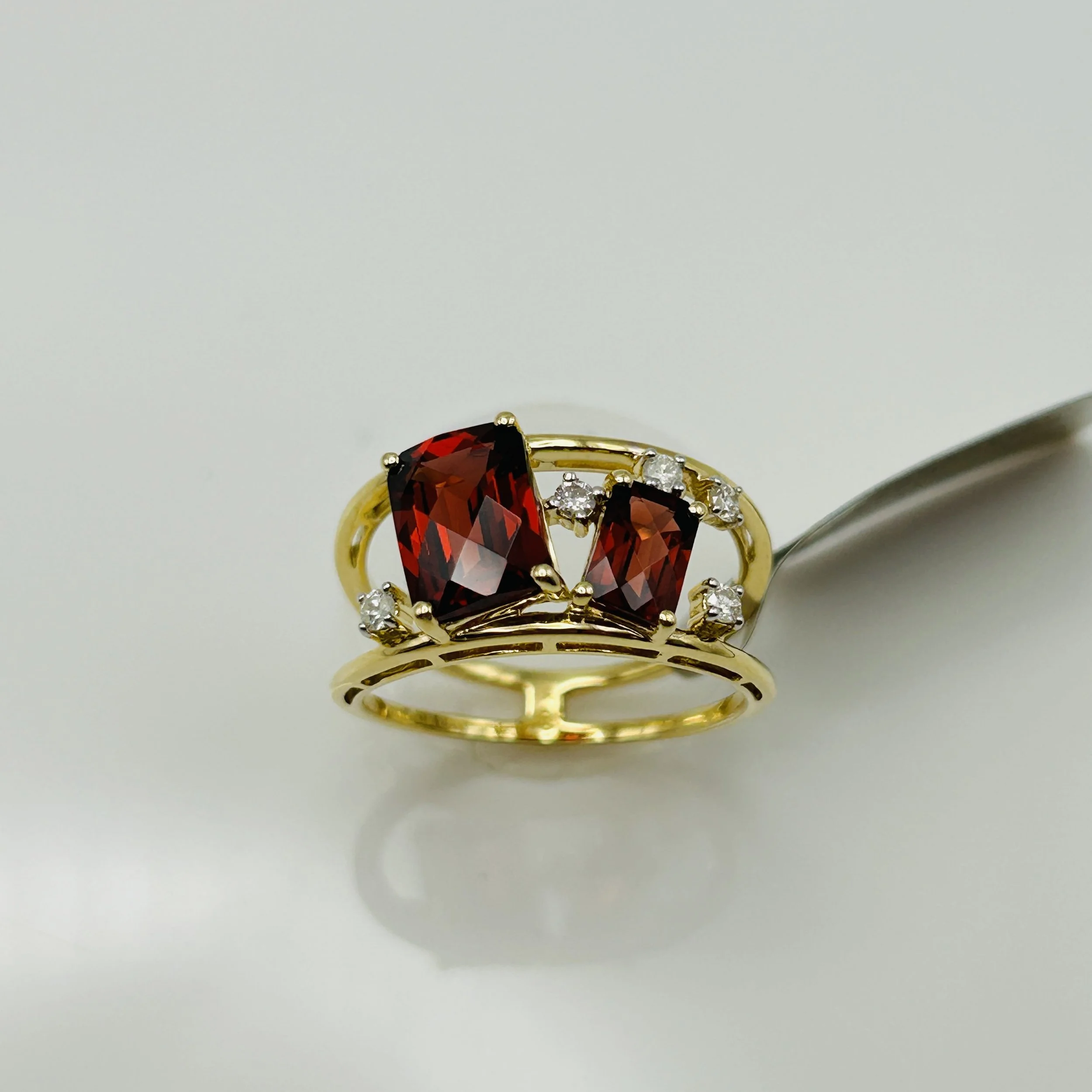 18 karat yellow gold Garnet ring with Diamonds - AR9927YGA1 #5KT27