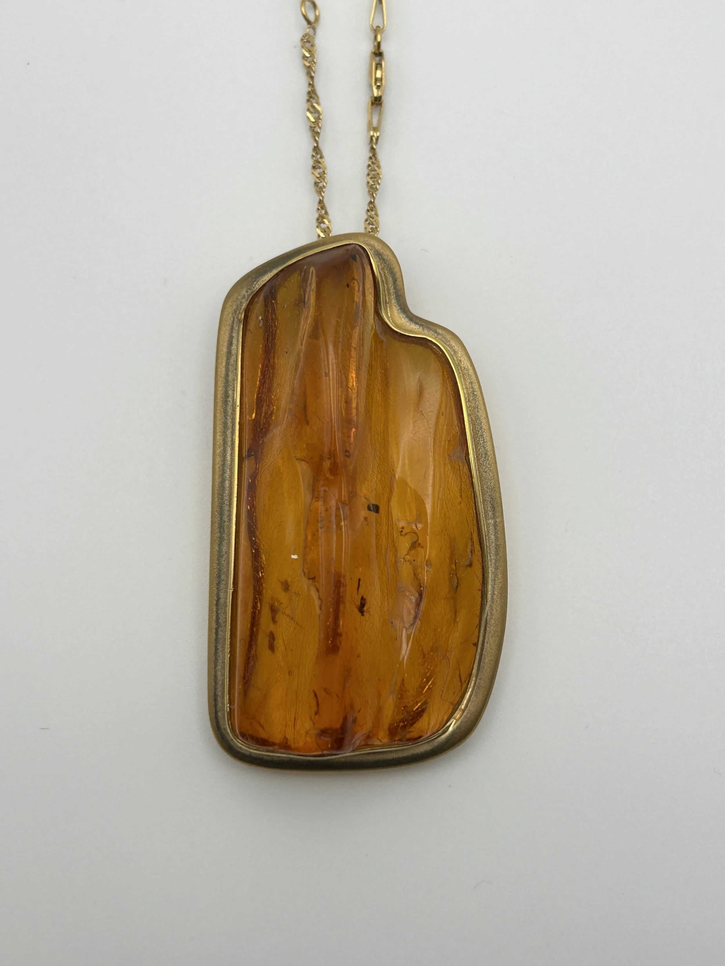 18 karat yellow gold Amber Pendant