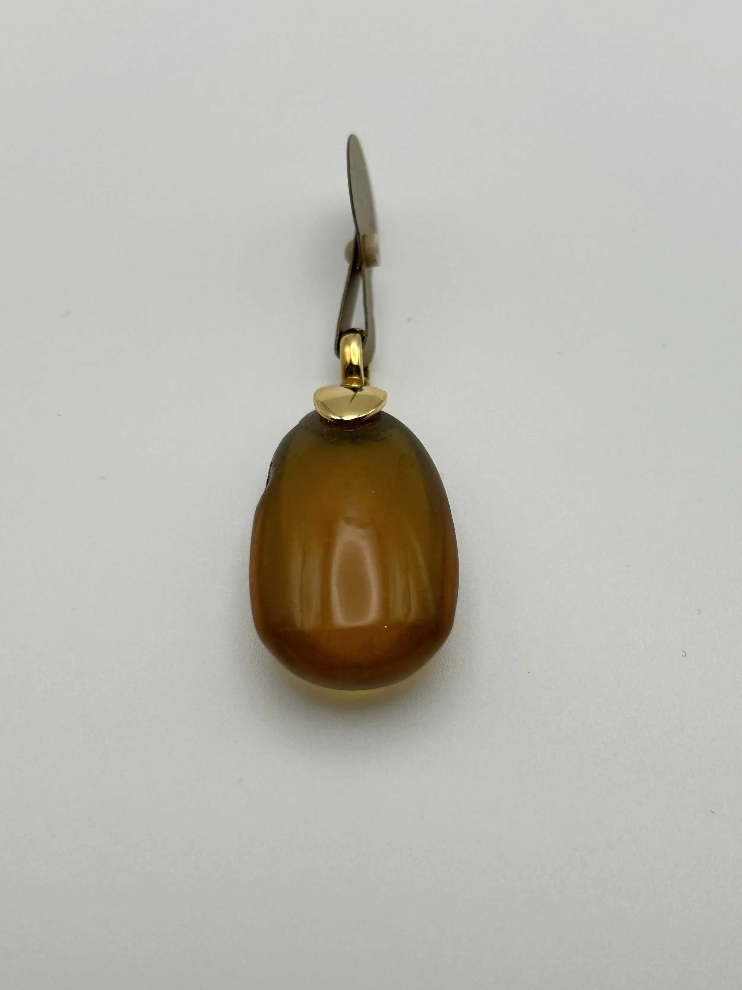 18 karat yellow gold Amber Pendant