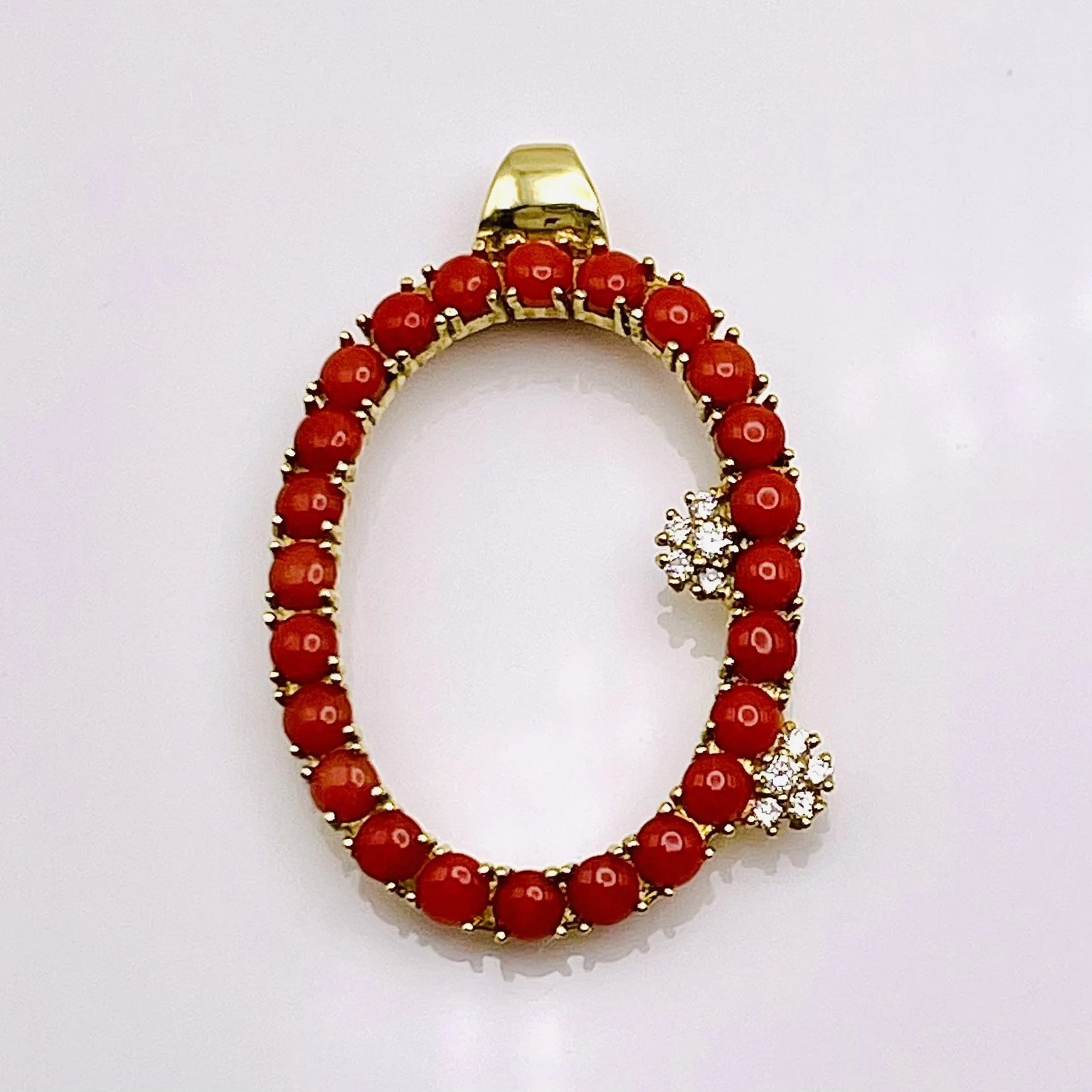 18 karat yellow gold Coral pendant with Diamonds - 13P-067