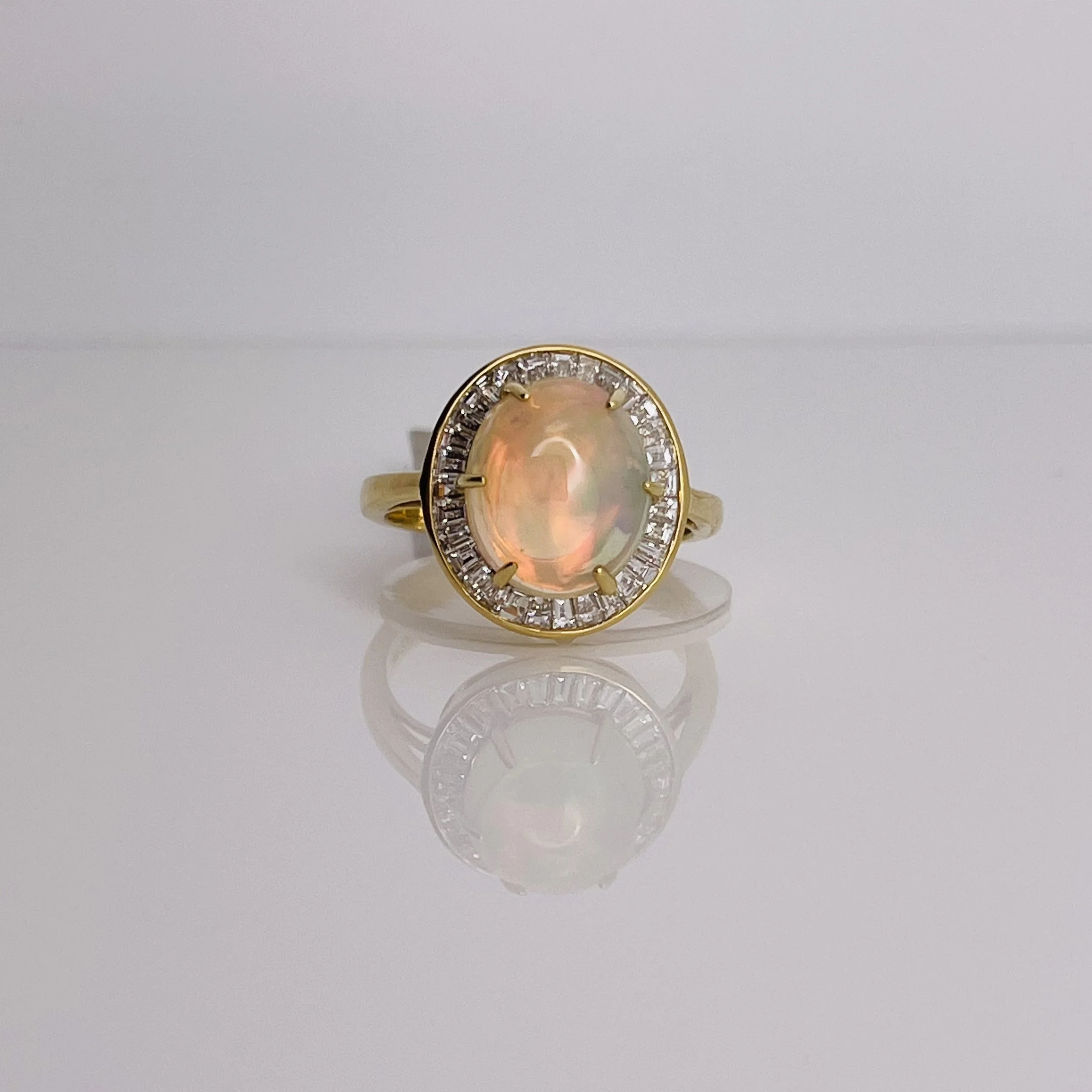 18 Karat Yellow Gold Opal ring with Diamonds -  AR9066YOP1 #11128