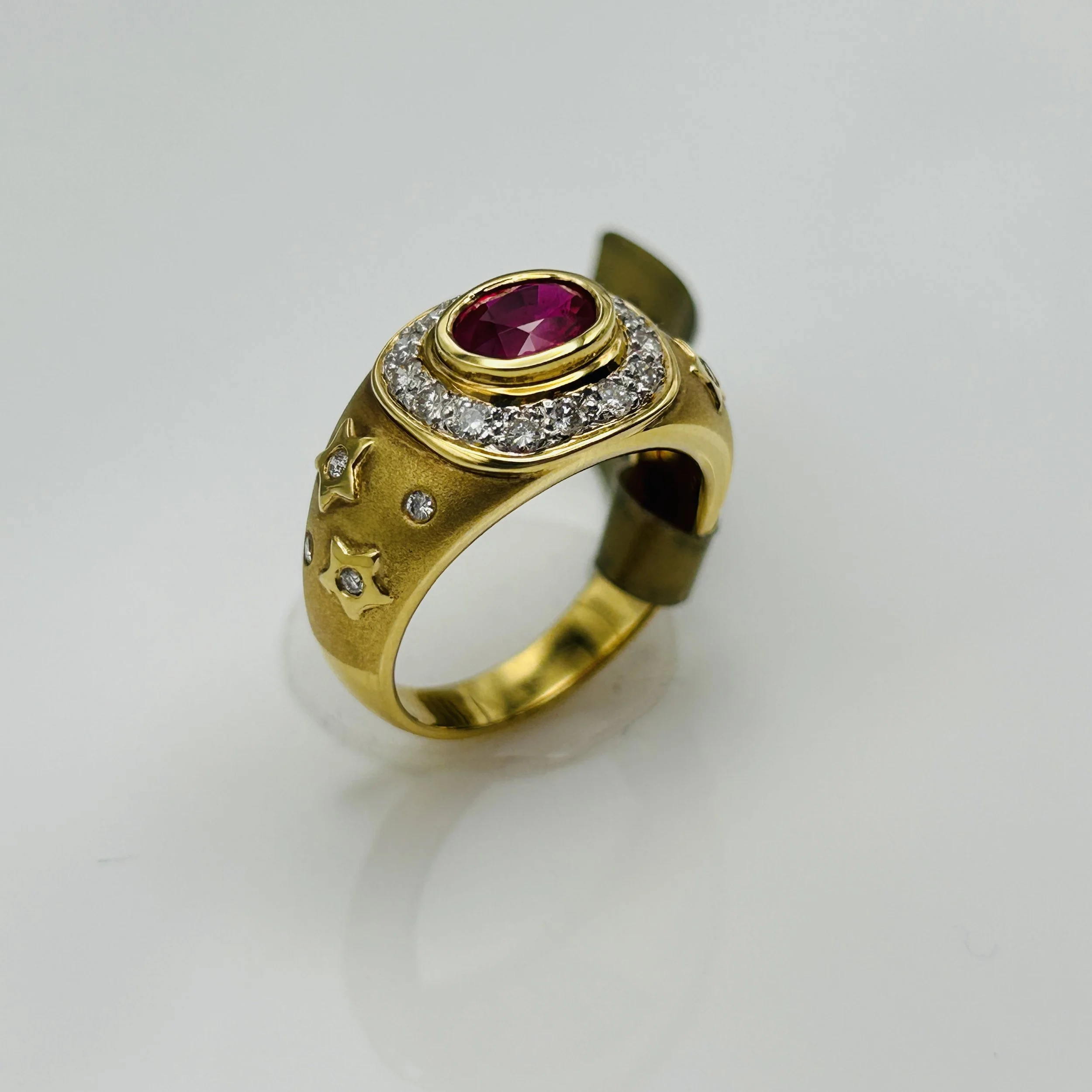 18 karat yellow gold Ruby ring with Diamonds - A-840-98 #016273