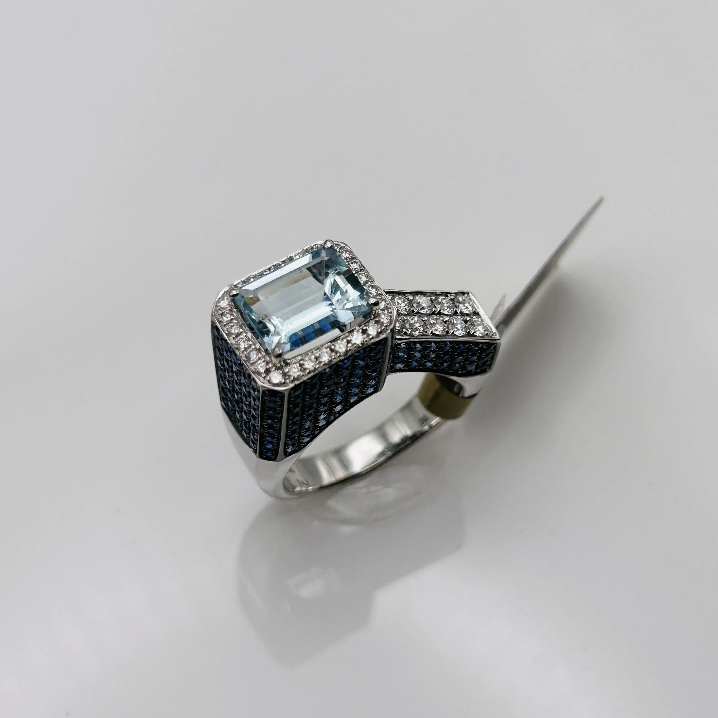18 karat white gold Aquamarine ring with Diamonds - HJW0074-1 #01-964
