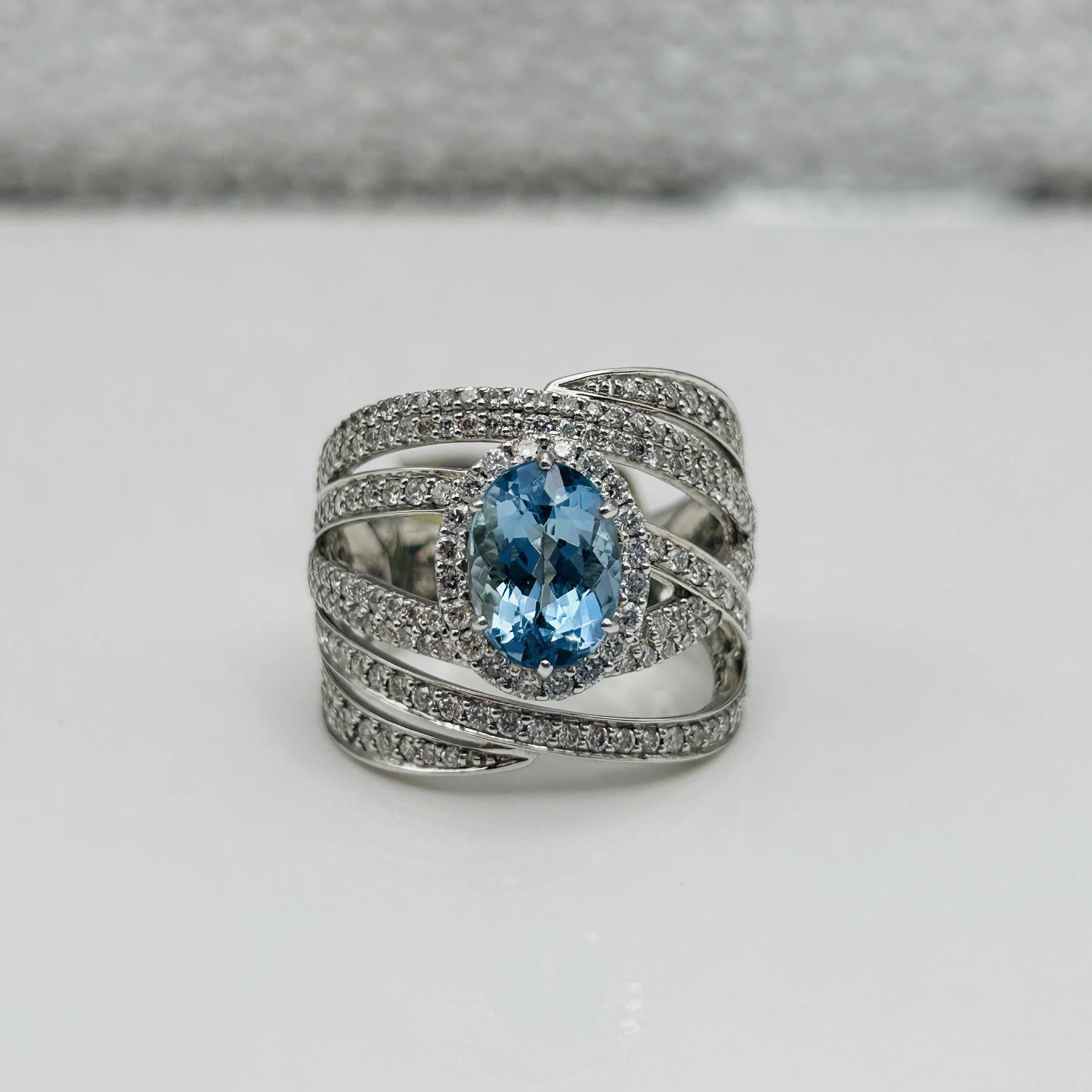 18 karat white gold Aquamarine ring with Diamonds - 2SAJ18