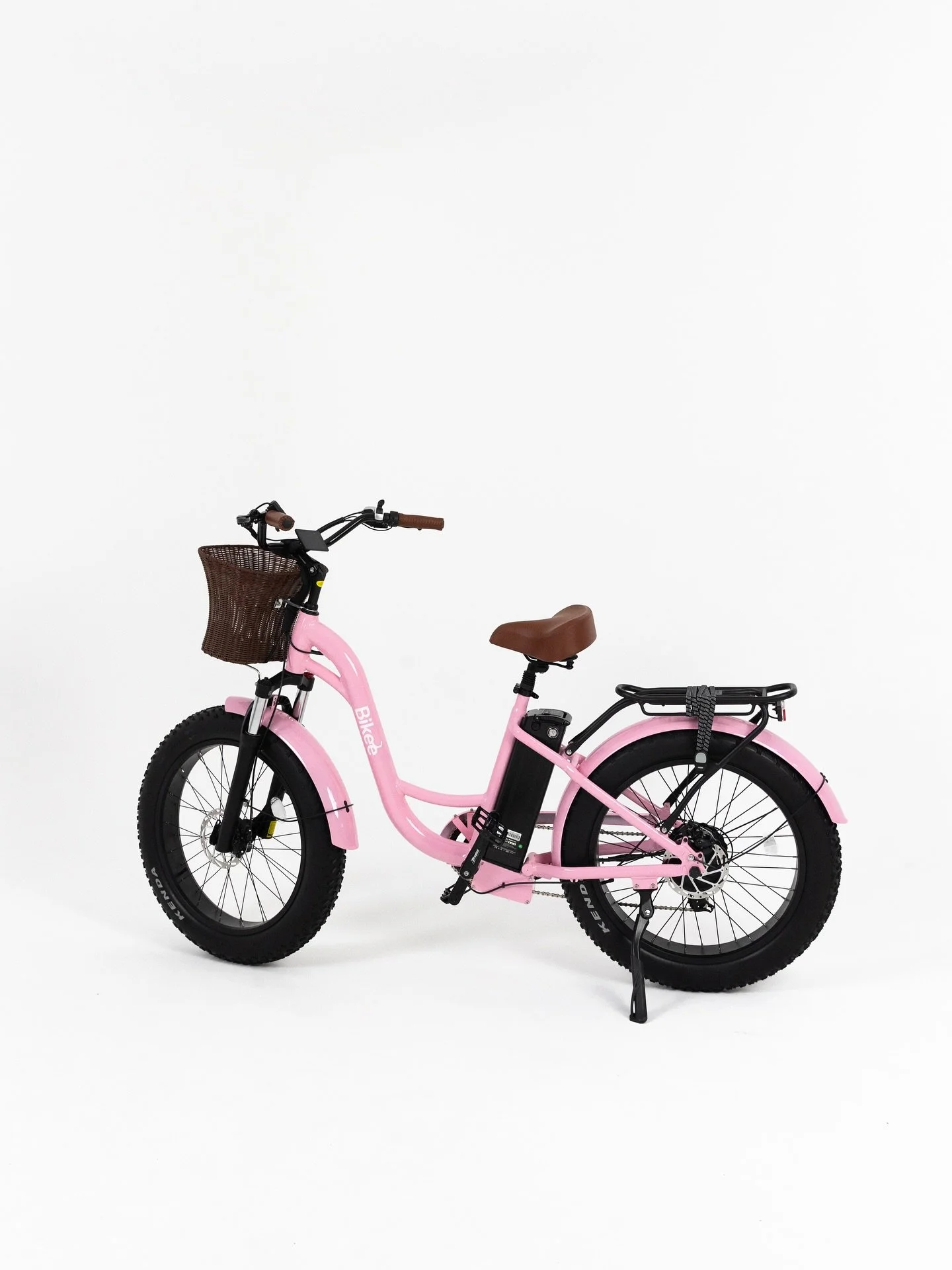 In the studio with @bikeeaustralia and @sophia.heterick recently 💕

#studiophotographer #goldcoastphotographer #goldcoastbusiness