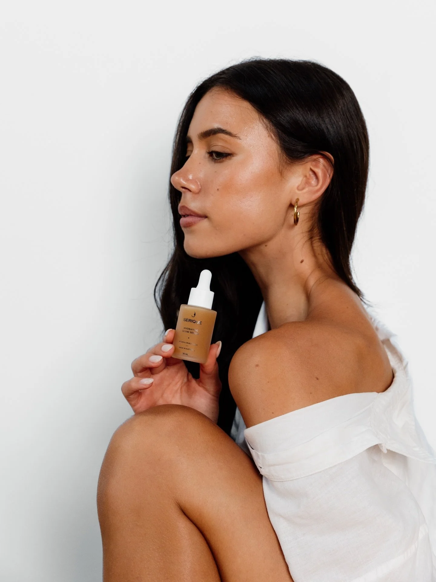 Sometimes all you need is a white wall, simple lighting and the face of angel to make some magic. 

Today with @maya_andrejev for a sweet, new local skincare brand. Coming soon 🍯

#goldcoastphotographer #goldcoastmodel #commercialphotographer #produ