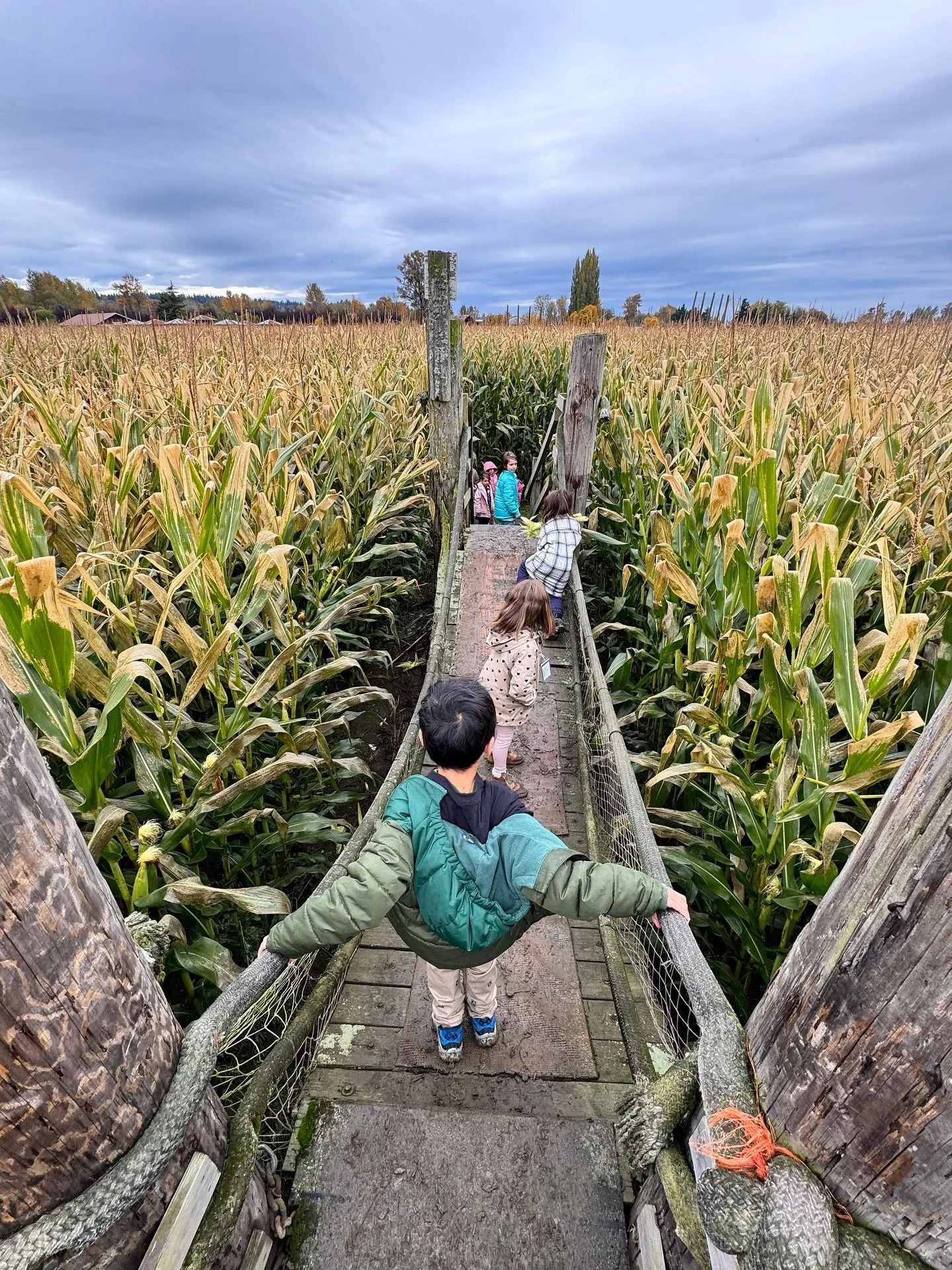 Learning Journey Adventures! 🍂
Our Maternelle and Elementarie students kicked off the week with our beloved tradition — a field trip to the pumpkin patch! From exploring the farm to picking pumpkins, our students made wonderful autumn memories