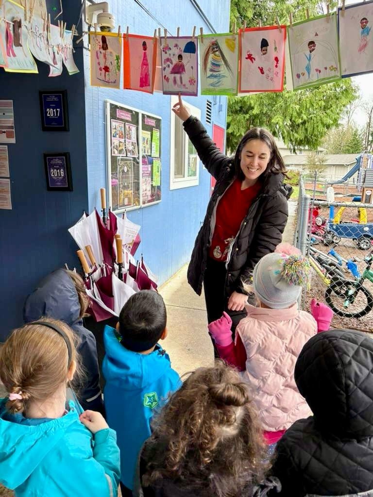 Our school took part in La Grande Lessive!  Our students explored creativity through unique artworks, all displayed together like a beautiful open-air gallery. In a truly Montessori spirit, they created, collaborated, and expressed their inner world 