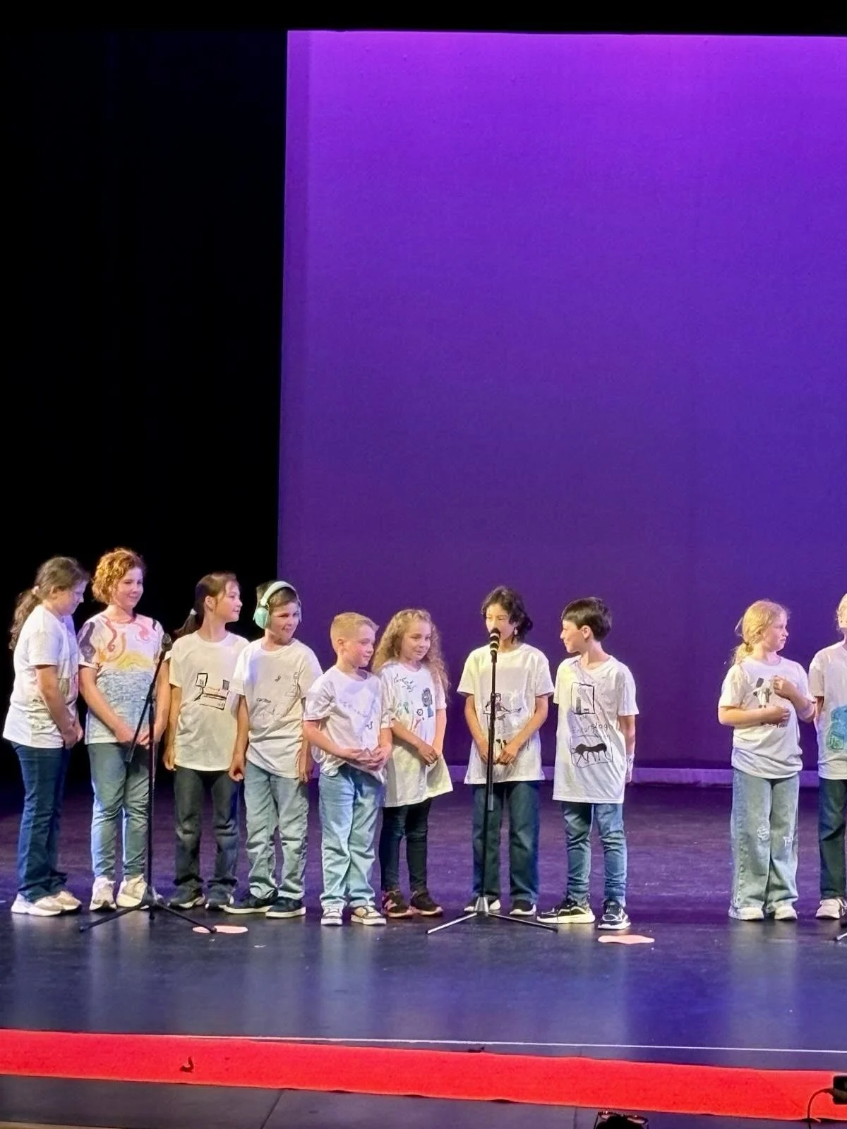 What a night!
Our end-of-year performance last night, Les Lilas fait son cin&eacute;ma, was a wonderful celebration of cinema, with students bringing some of the most memorable films to life on stage.
The show reflected not only their talent, but als