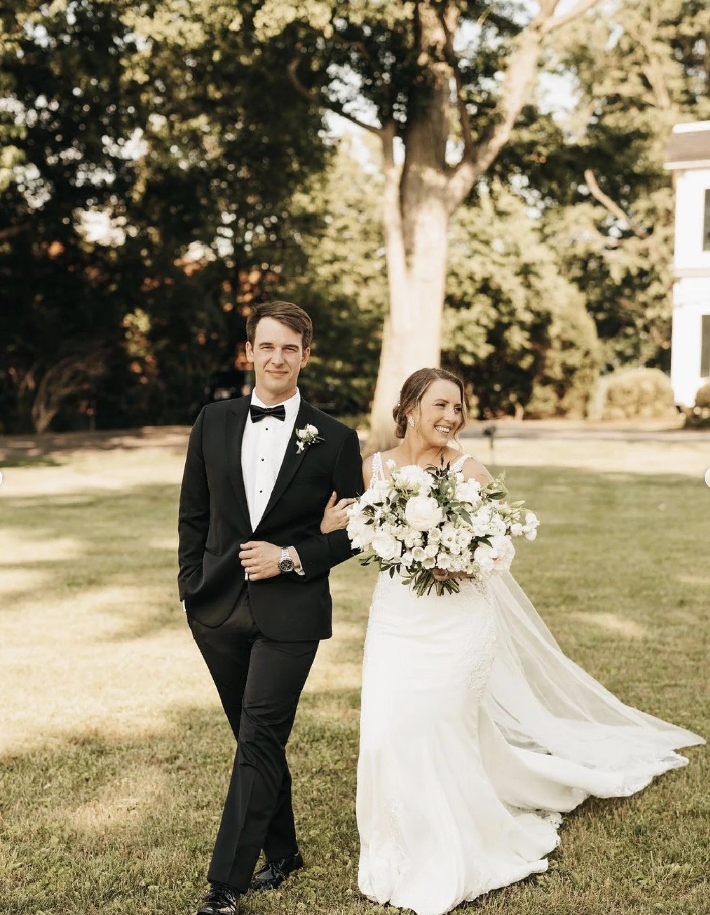 Top 10 Items to Definitely Pack on Wedding Day - BRIDAL VERSION