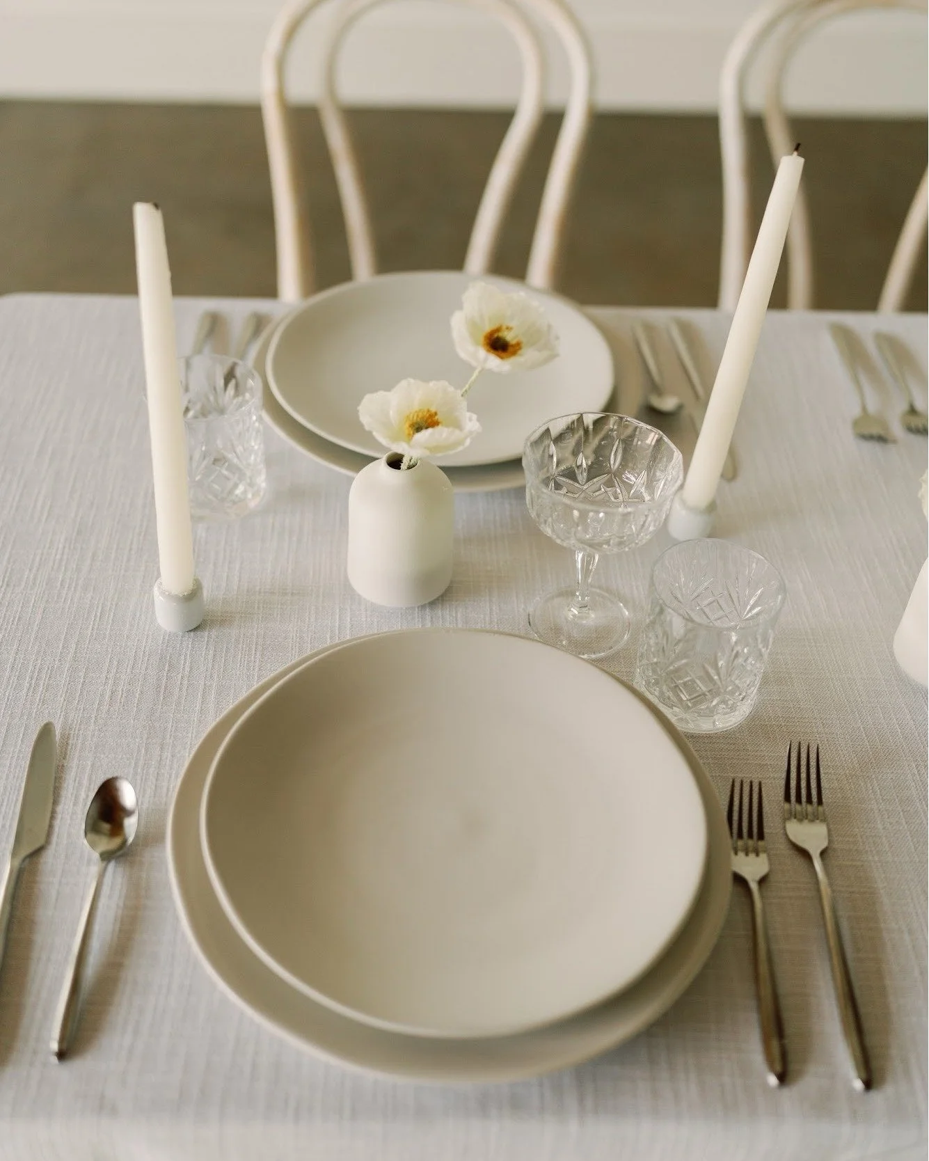Monochrome magic &mdash; proof that a single shade can speak volumes 🤍As we see this trend grow more popular in modern weddings, there&rsquo;s something undeniably captivating about the beauty of a single hue carried through every detail. Monochroma