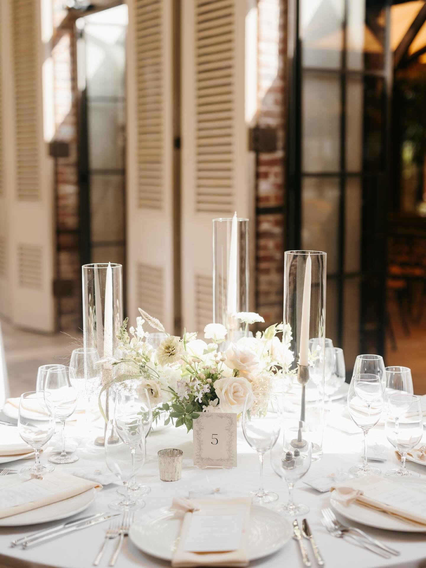 coming in hot for the end of 2025 with these tips! 

RED flags in vendor contracts 🚩
* no on site planner allowed 
* an early end time 
* sound ordinance 
* lack of flexibility (think no drop off the day before, or option to pickup the day after) 

