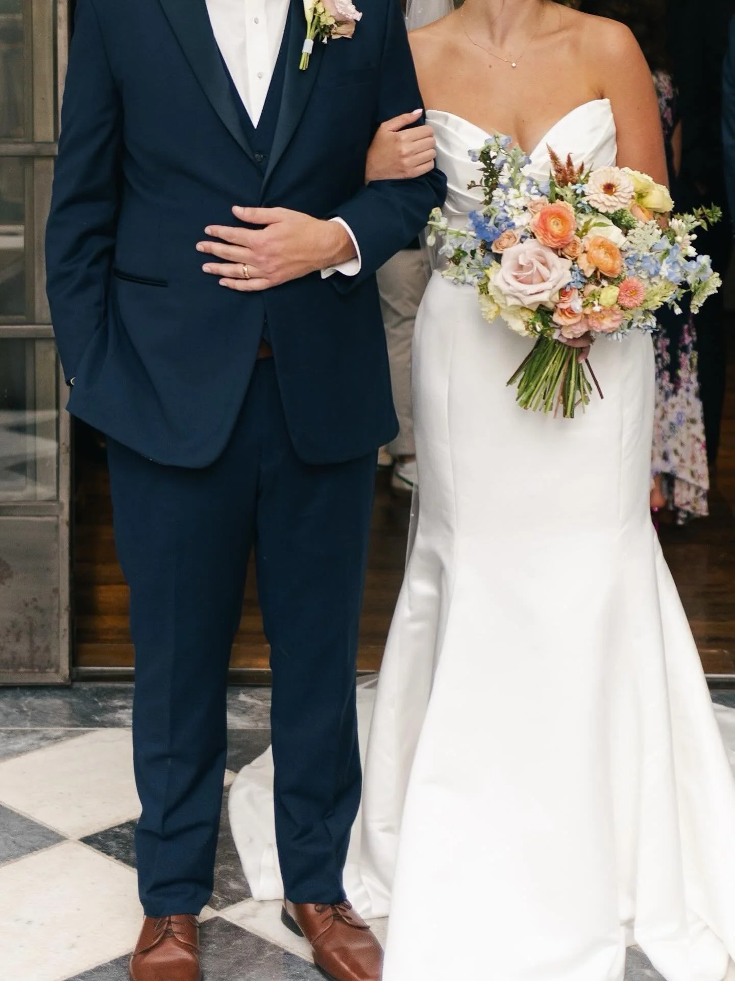 waiting for those spring colors to start popping up on our timelines 💐 if you&rsquo;re a spring bride what is your color palette?