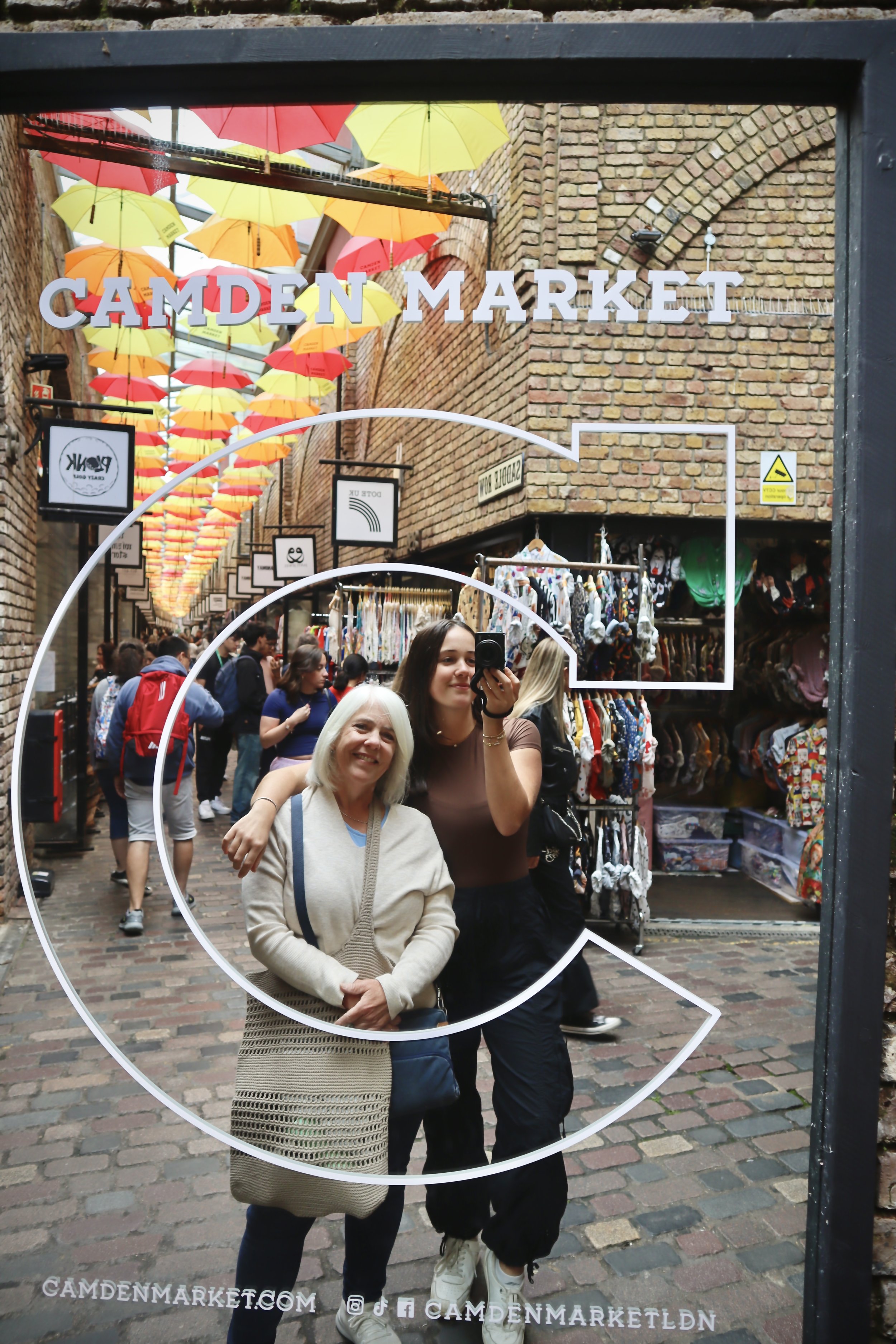 camden market with mom.JPG