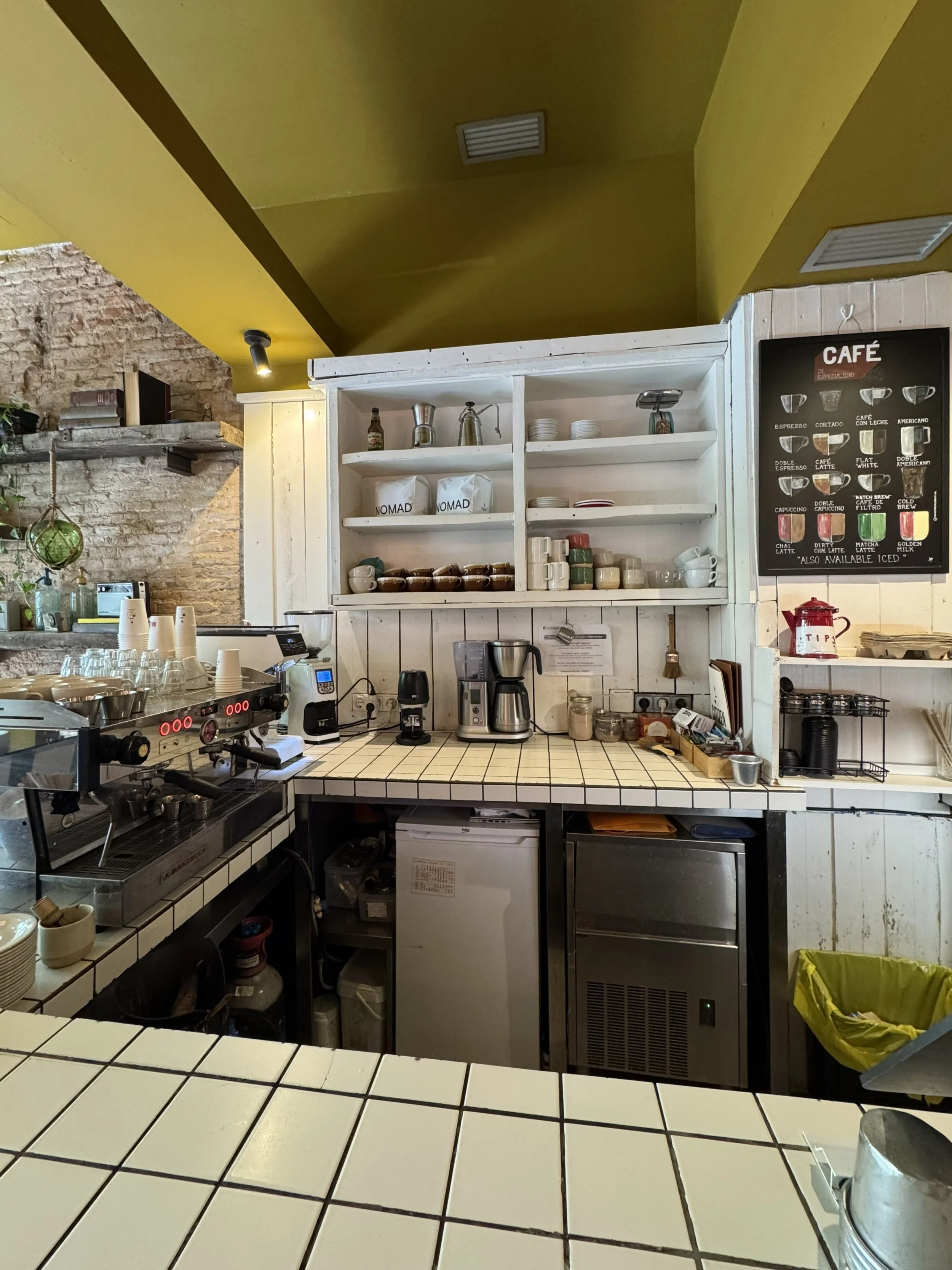le café bar.jpg