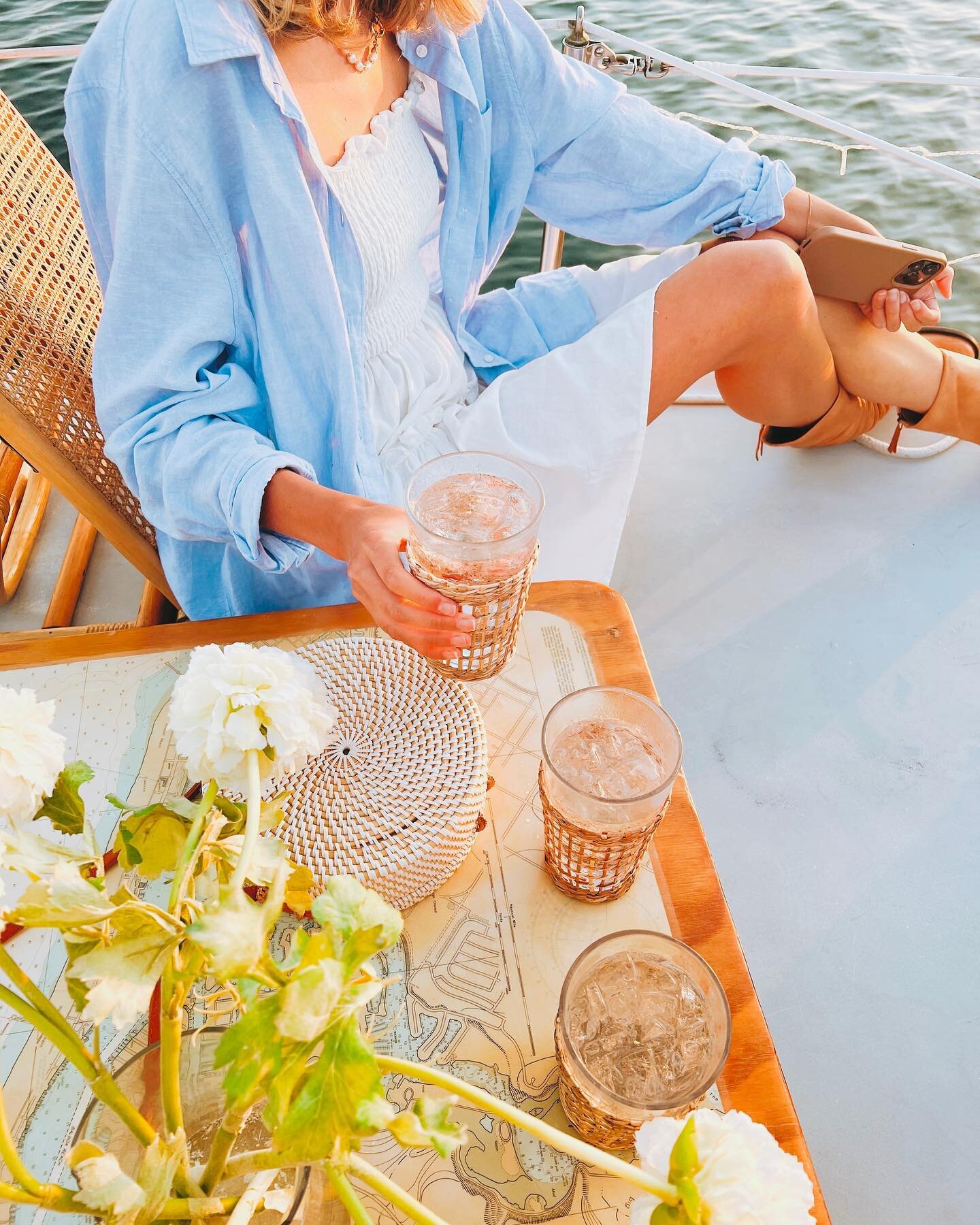 Bring your favorite beverage and enjoy these beautiful summer days cruising around the bay! Book your cruise now at www.theboatpeoplecruise.com #boatcruise #newportbeachca #sunsetcruise #datenight #proposalideas #girlsnight #visitnewportbeach #sailbo