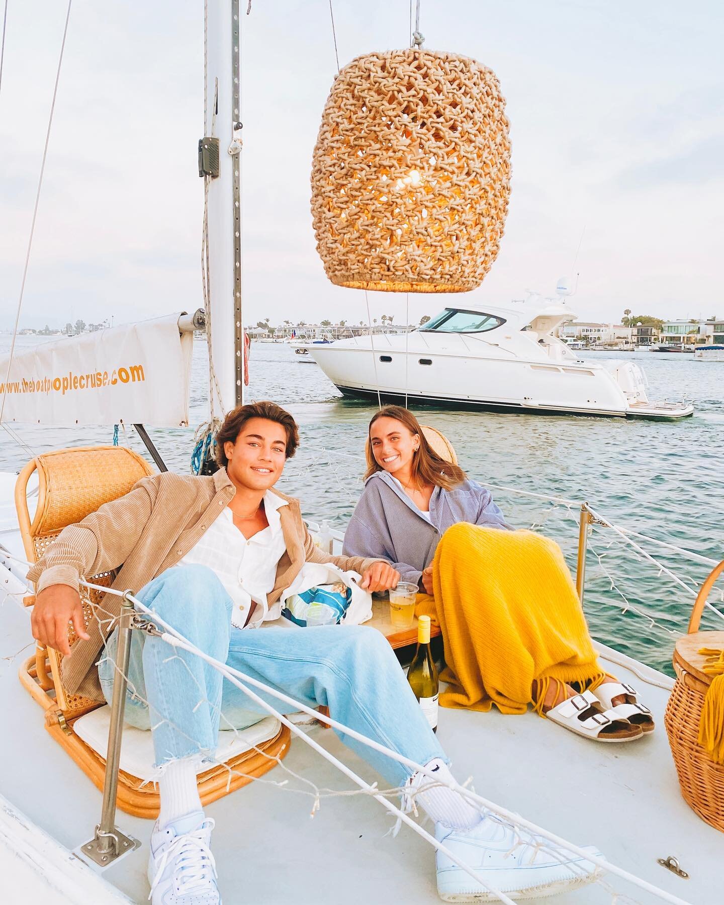 Surprise your date with a romantic cruise around Newport Harbor! Book your cruise now at www.theboatpeoplecruise.com #boatcruise #newportbeachca #sunsetcruise #datenight #datenightideas #proposalideas #visitnewportbeach #girlsnightout #romanticdate #