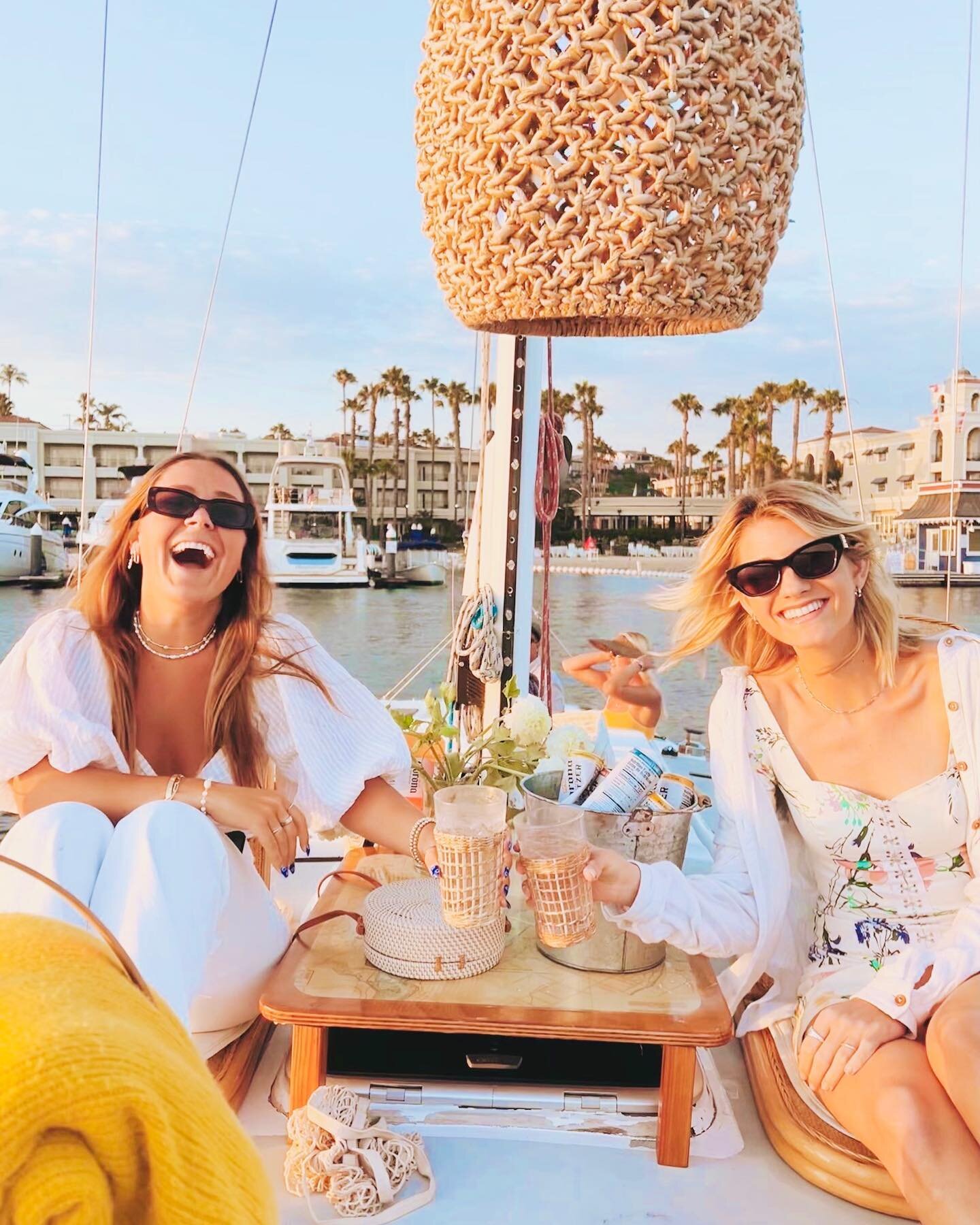 Grab your best gal and come enjoy the good times out on the water! Book your cruise now at www.theboatpeoplecruise.com #boatcruise #newportbeachca #sunsetcruise #datenight #girlsnightout #proposalideas #datenightideas #visitnewportbeach