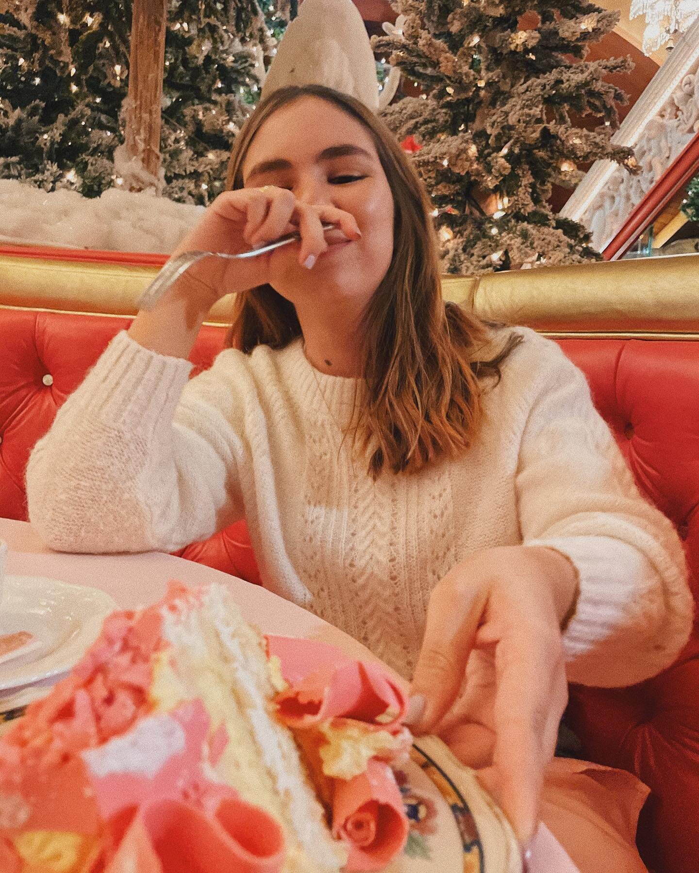 &ldquo;Drake, take a picture of me eating the pink cake&rdquo;