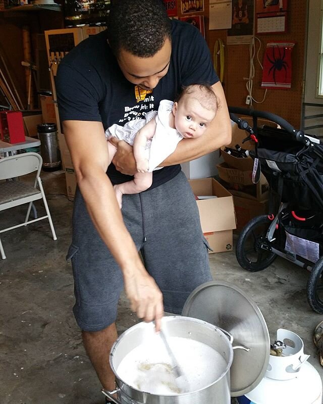 Happy Father's Day to all the great homebrewin dads out there! 🍻 .

Leave in the comments how homebrewing changed since you became a dad! .

For me I try not to let homebrewing get in the way of Daddy duties so I usually do my brew days at night. I 