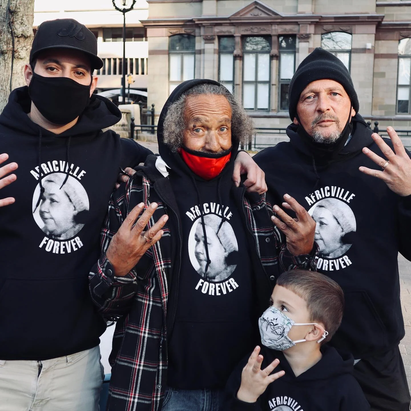 4️⃣ Generations of Africville standing in this picture. 5️⃣ if you count Daisy Gehue Carvery pictured on their &lsquo;Africville Forever&rsquo; sweaters 🙏🏾 they will forever demand justice. Link in bio 📧 #EddieCarvery #JusticeForAfricville.