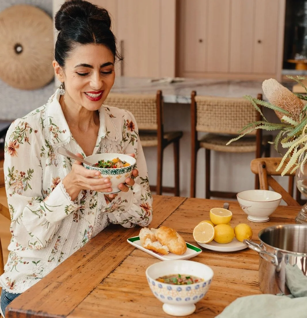๐ฅฃ๐ Embrace the season with @silviacollocaofficial ’s wholesome lentil, kale & pumpkin zuppa, made with love and simmered to perfection in her @essteeleau cookware.
Hearty, gluten-free, and packed with nourishing flavour, this dish brings