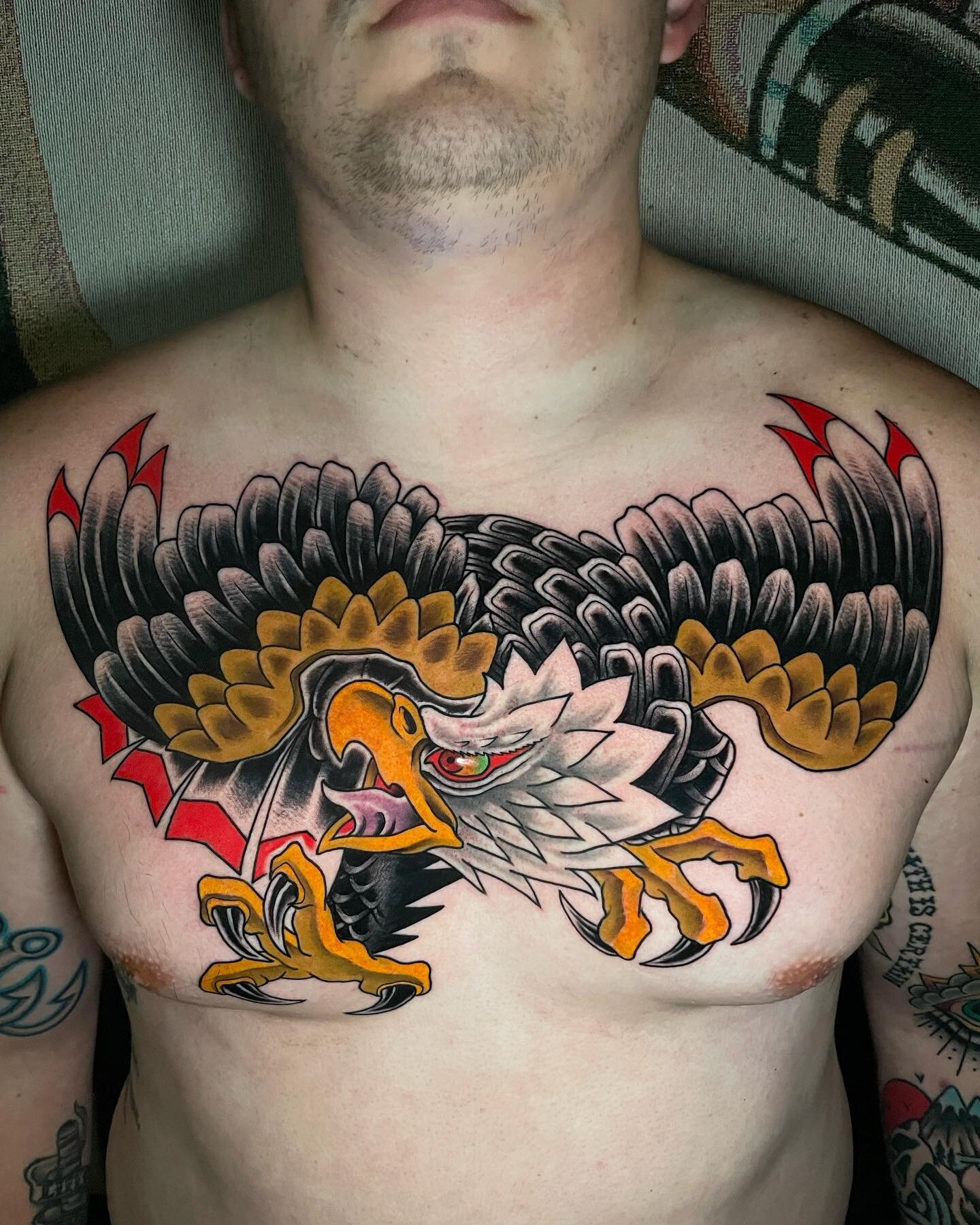 This tattoo is fly af. 

#eagletattoo #eagle #america #chestpiece #chesttattoo #americantraditional #americantraditionaltattoo #traditionaltattoo #traddytatties #tattoooftheday #tattoosnob #inked #inkedmag #snailtrailstencilgel #industryinks #recover