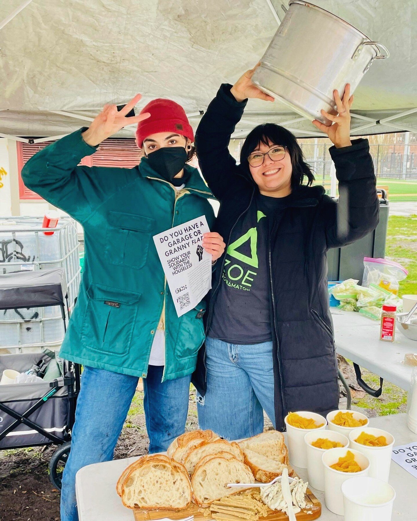 The biggest of thanks to @howdy.alo and the crew @casadelxolo for coming thru with the most soul-warming pozole roja vegana for our mutual aid food distribution at our first stewarding event on April 9th! And for gettin in the dirt with us too 🥰

Ca