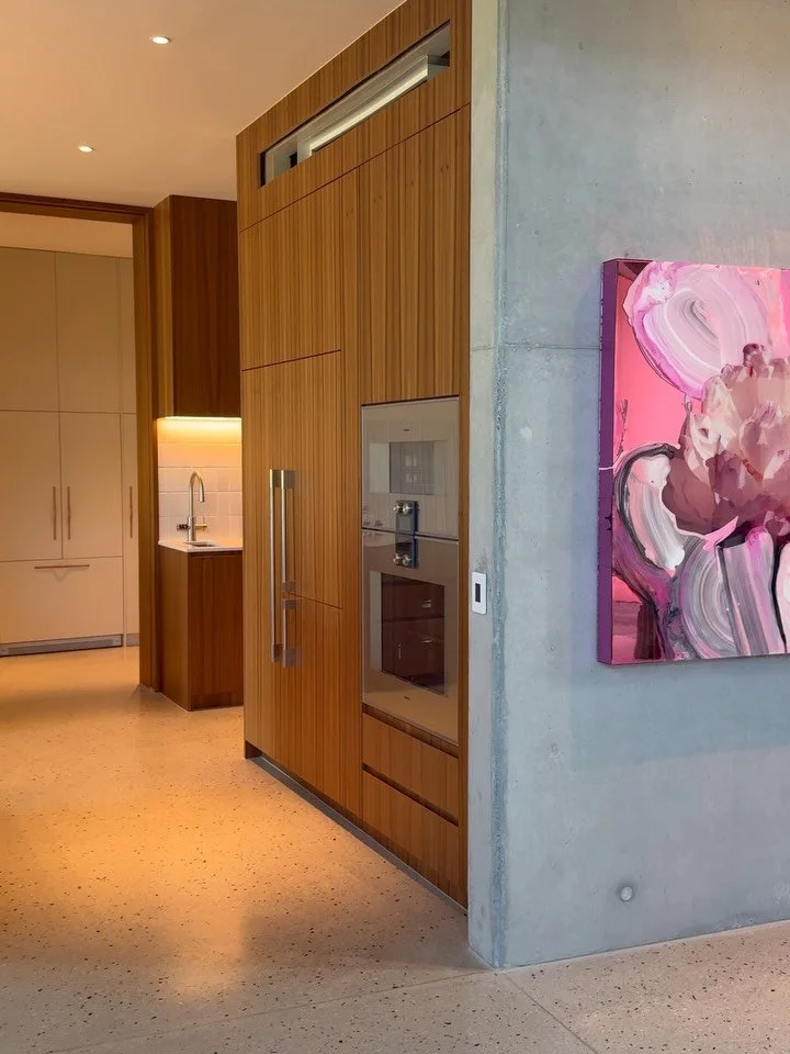 Install day part one 😉🩷

#art #artist #floralart #contemporaryart #pink