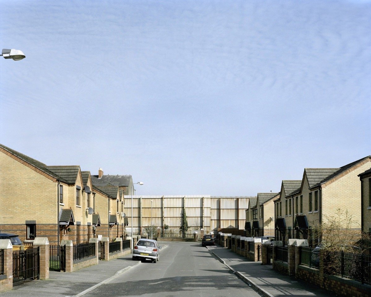 Yishay Garbasz 
1970 geboren in Israel, aufgewachsen in Herzlia, lebt und arbeitet seit 2008 in Berlin.
1988 Videoproduktion, Global Village in Zusammenarbeit mit The New School for Social Research, New York, USA.
1995-1996 Studium am Landmark Colleg