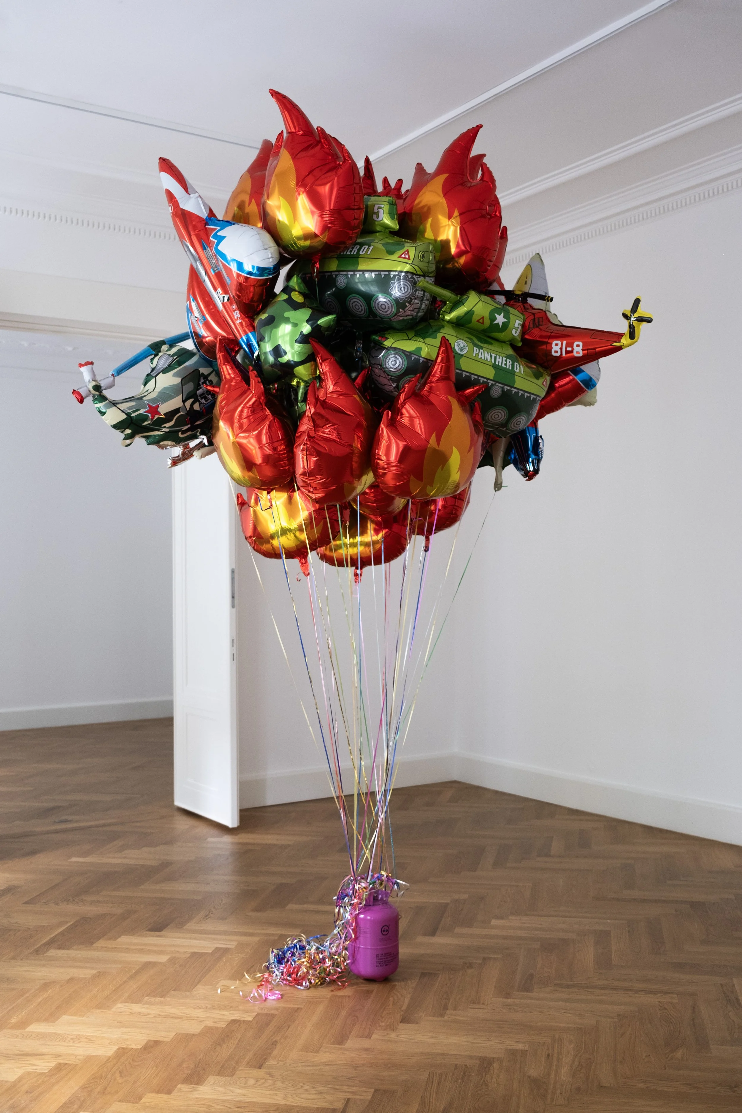 Itamar Gov 
1989 geboren in Tel-Aviv, lebt und arbeitet seit 2010 in Berlin. 
2011-2014 Studium / Cinema Studies, Geschichte, Französische Literatur an der Freien Universität, Berlin (B.A.).
2012-2013 Erasmus-Austauschprogramm / Studium der Filmwisse