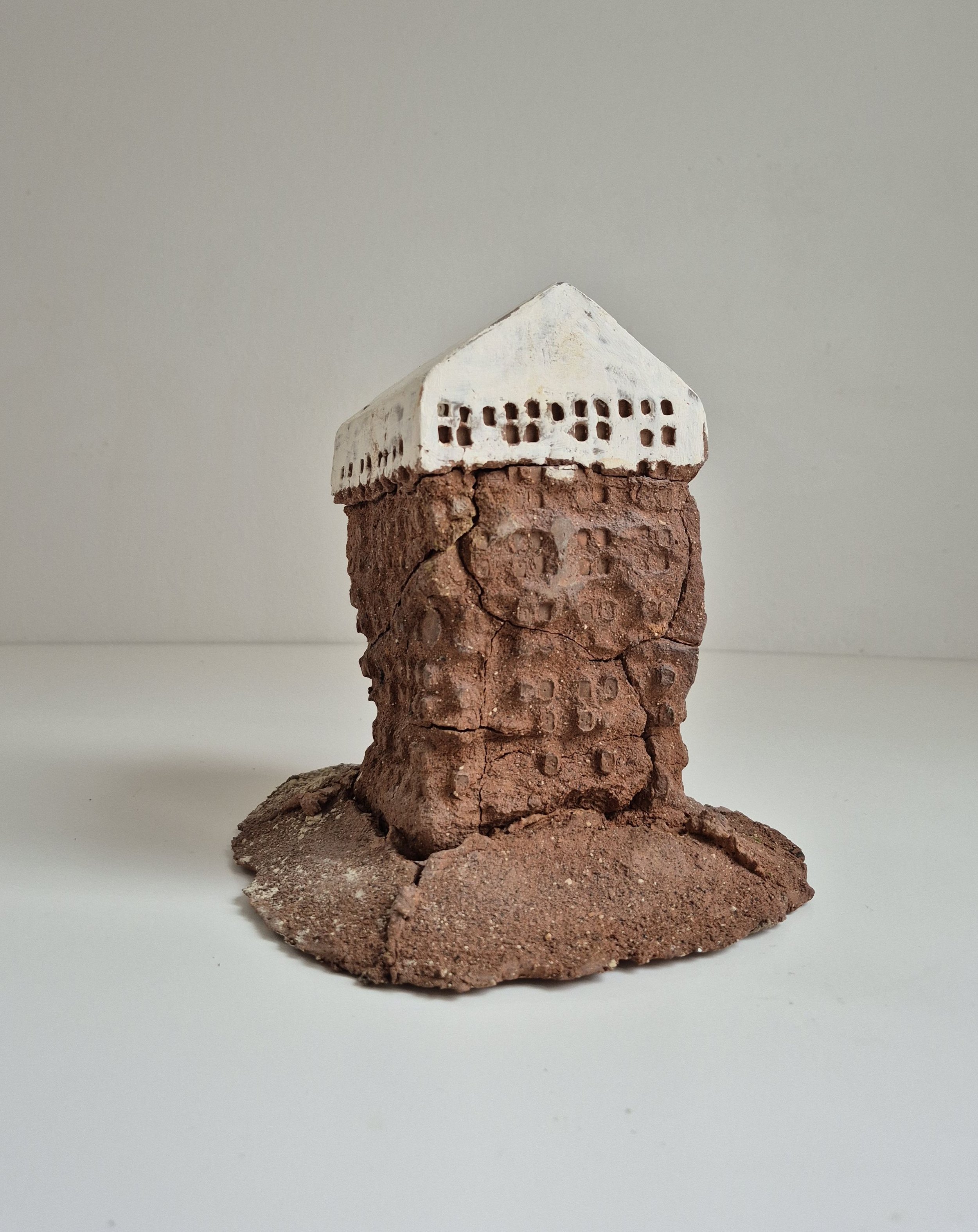 Rachel Kohn
1962 geboren in Prag, CZ, lebt und arbeitet in Berlin.
1981-1987 Studium an der Akademie der Bildenden Künste München.
1986 Studienaustausch an der Bezalel Academy of Art and Design, Jerusalem, IL.
1986-1987 Aufenthalt in Bolivien.
1993 U