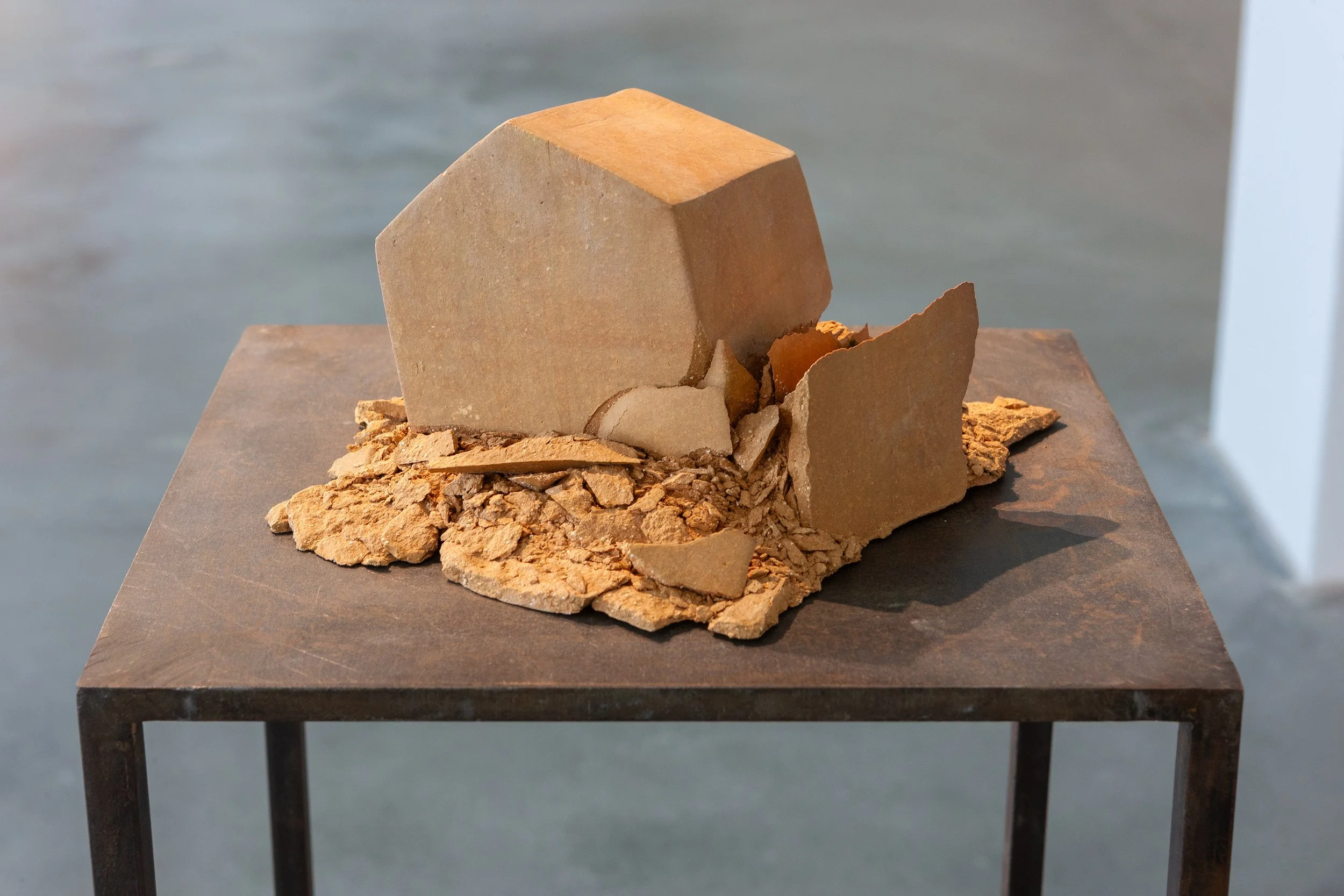 Rachel Kohn
Ort II, 2015, 11x25x22cm

Foto: ©Waldemar Brzezinski