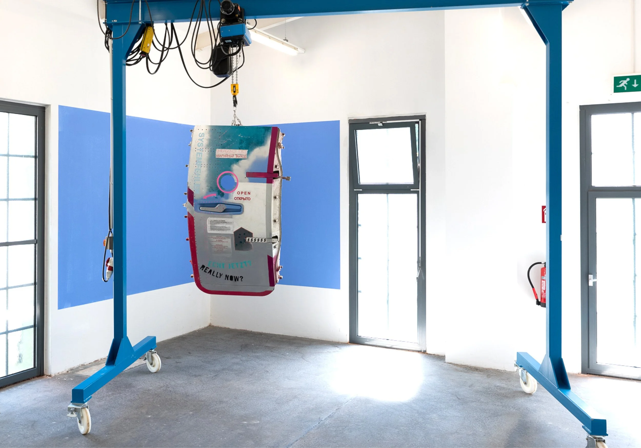 Dikla Stern 
1972 geboren in Tel Aviv, IL, lebt und arbeitet in Berlin.
1999-2003 Studium in bildender Kunst und Design am Avni-Institut in Tel Aviv, IL.
2005-2007 Studium in Kommunikationsdesign, Medientheorie und Philosophie an der Hochschule für T