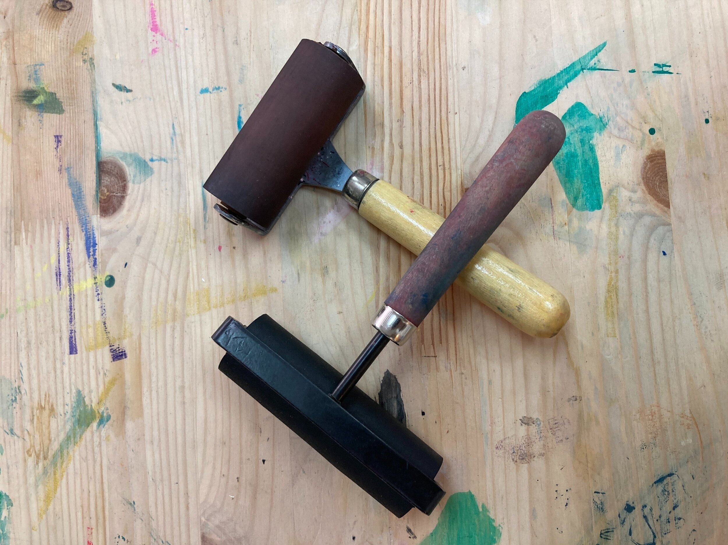 Ink roller or brayer, used for applying ink on the linoleum surface.
