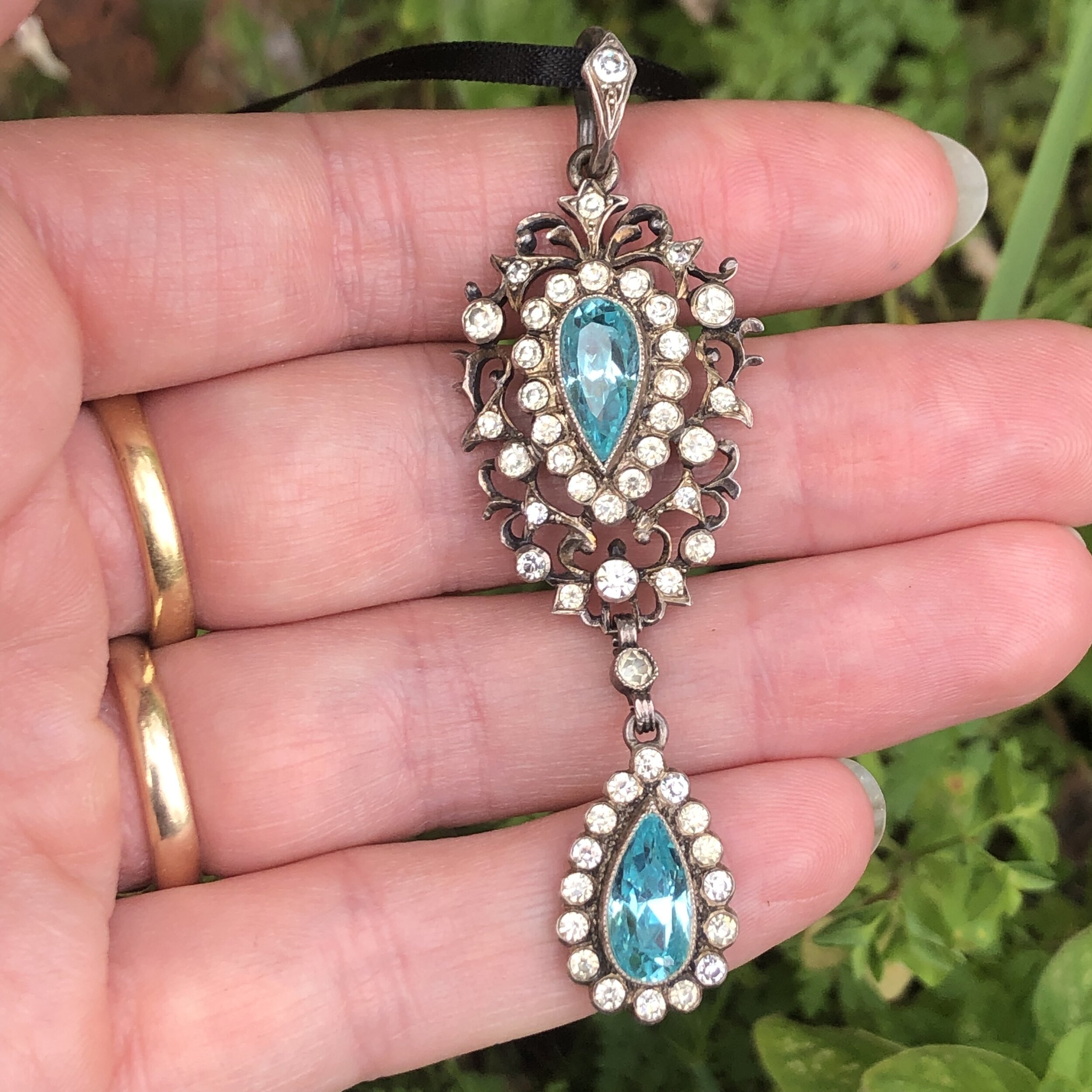 Antique Silver & Closed Back Blue & White Paste Lavalier Pendant