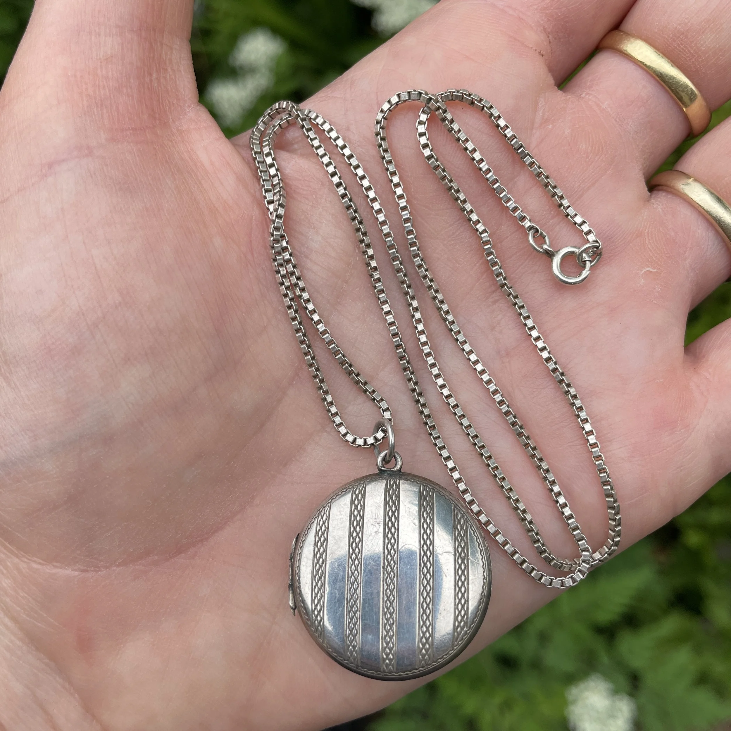 Vintage Sterling Silver Picture Locket Pendant and 20" Box Chain