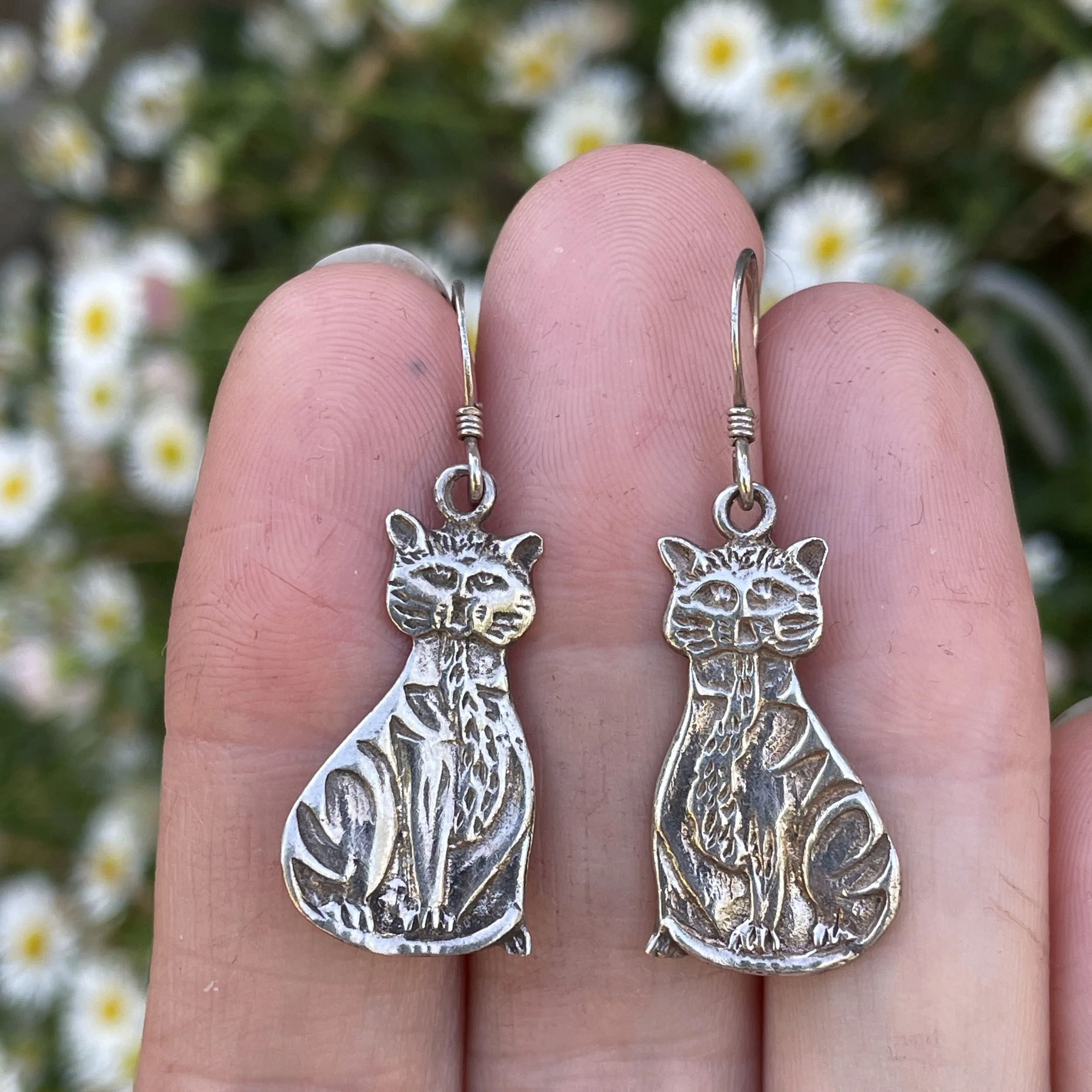 Vintage Sterling Silver Sitting Cat Earrings